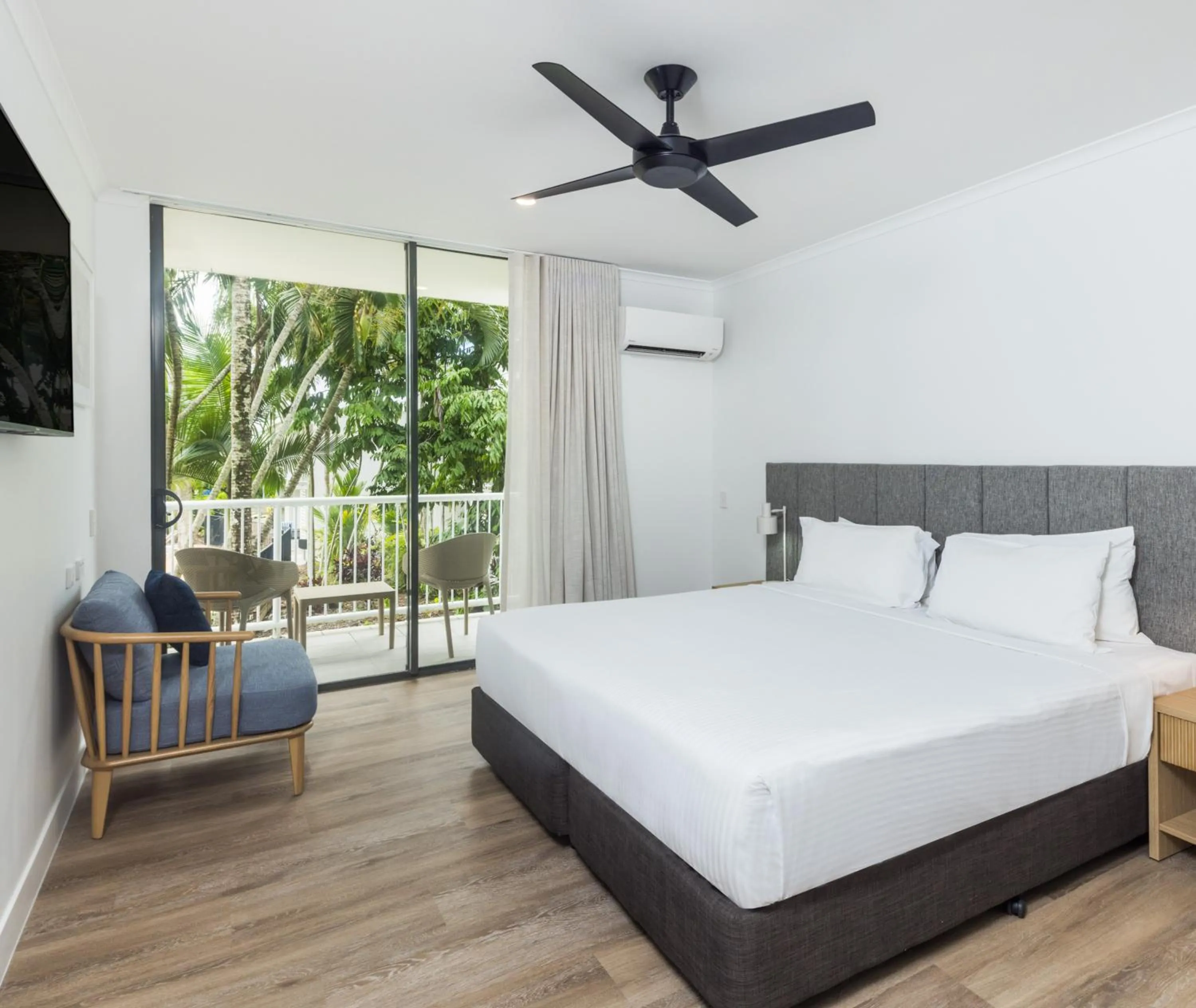 Bedroom, Bed in Oaks Port Douglas Resort