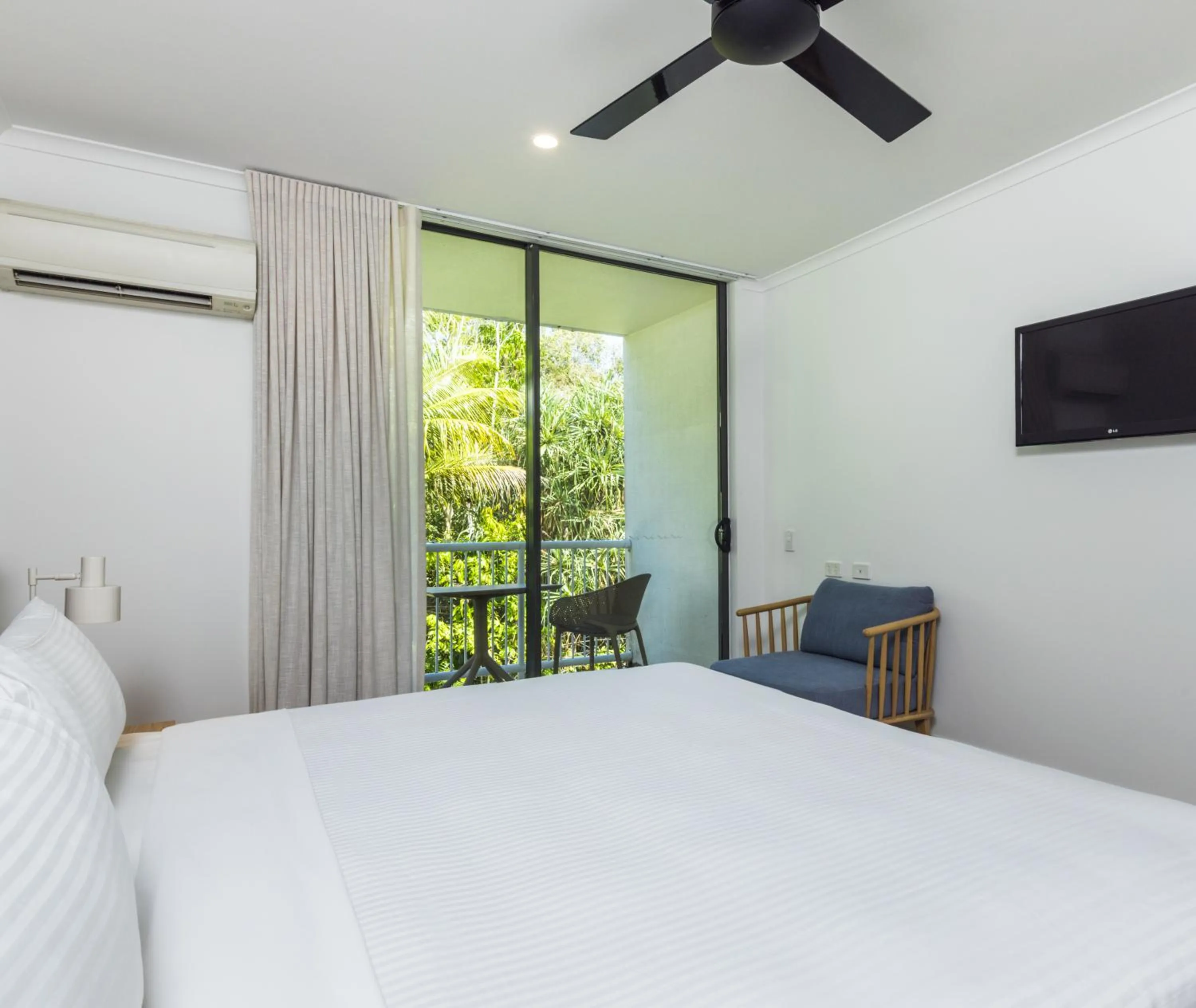 Bedroom, Bed in Oaks Port Douglas Resort
