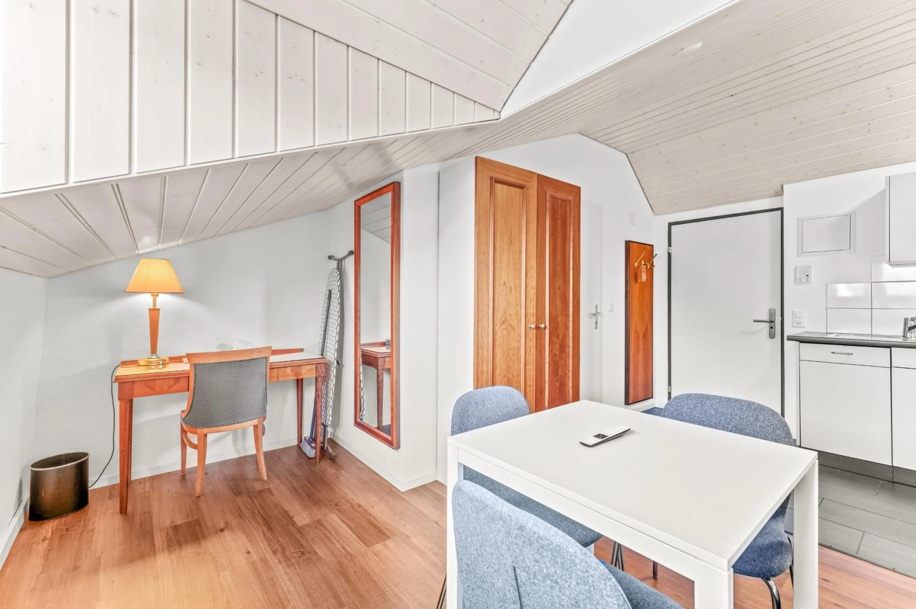 Dining area in Hotel Hine Adon Fribourg