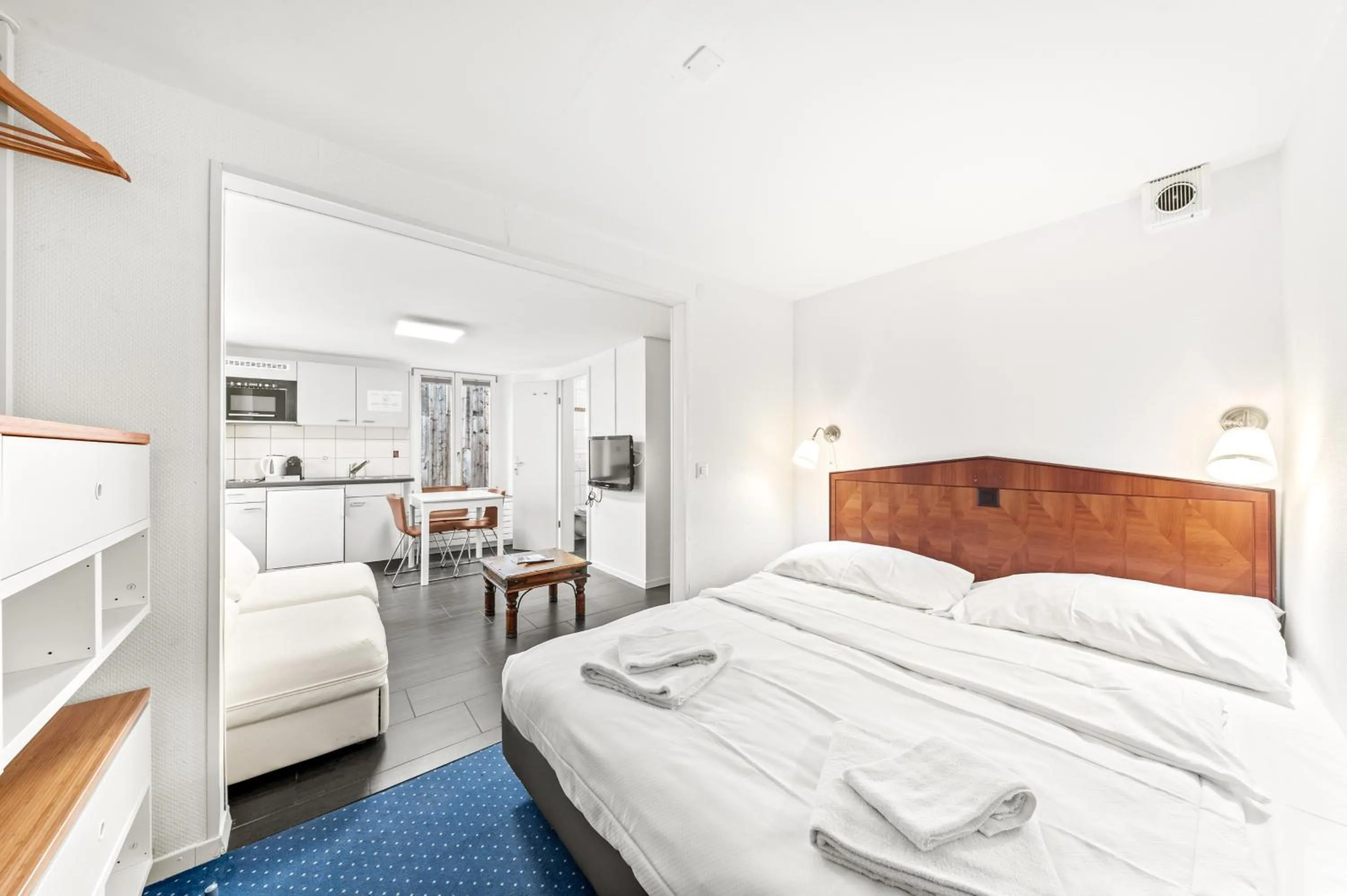 Photo of the whole room in Hotel Hine Adon Fribourg