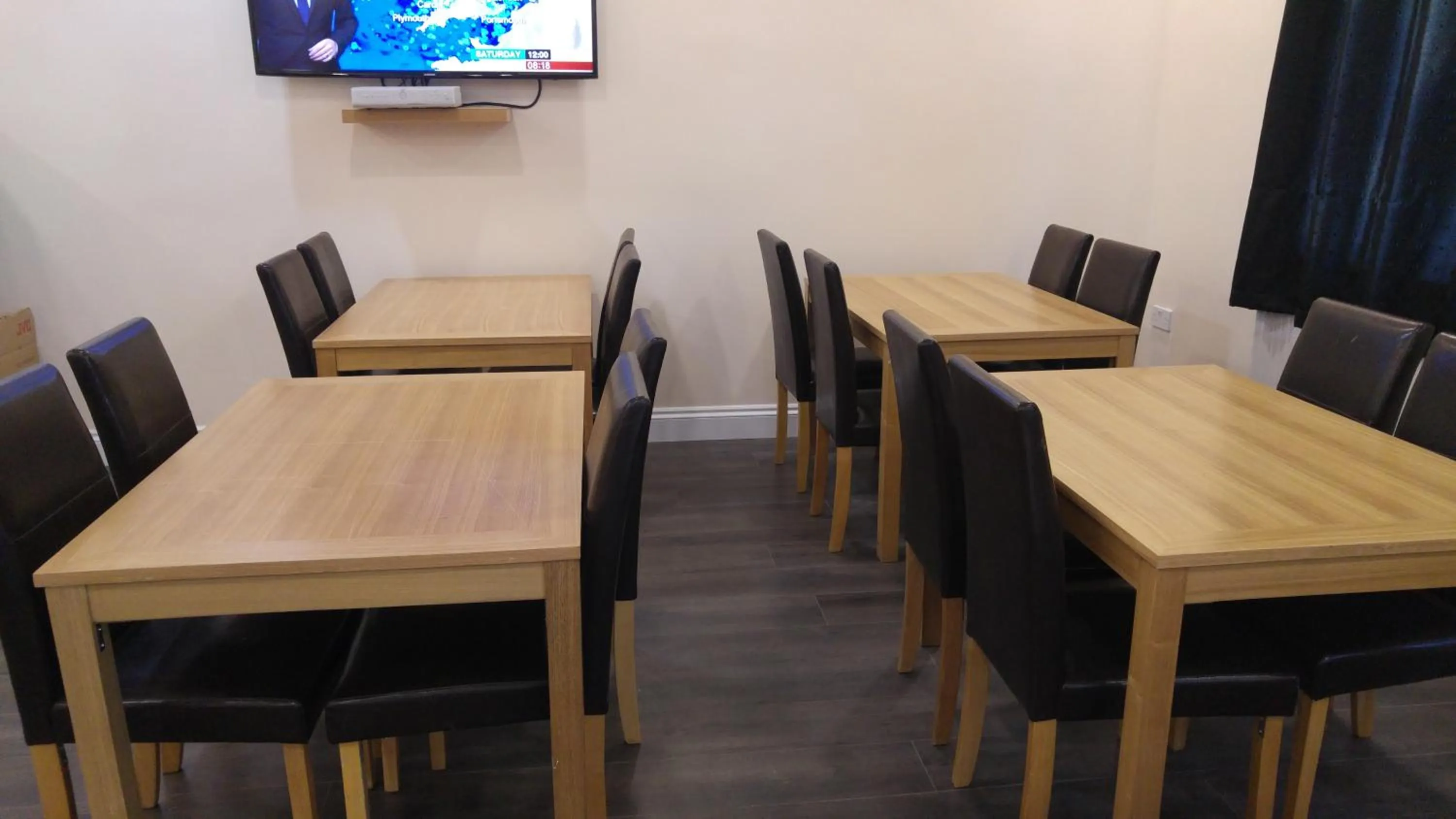 Communal lounge/ TV room in City View Hotel Stratford