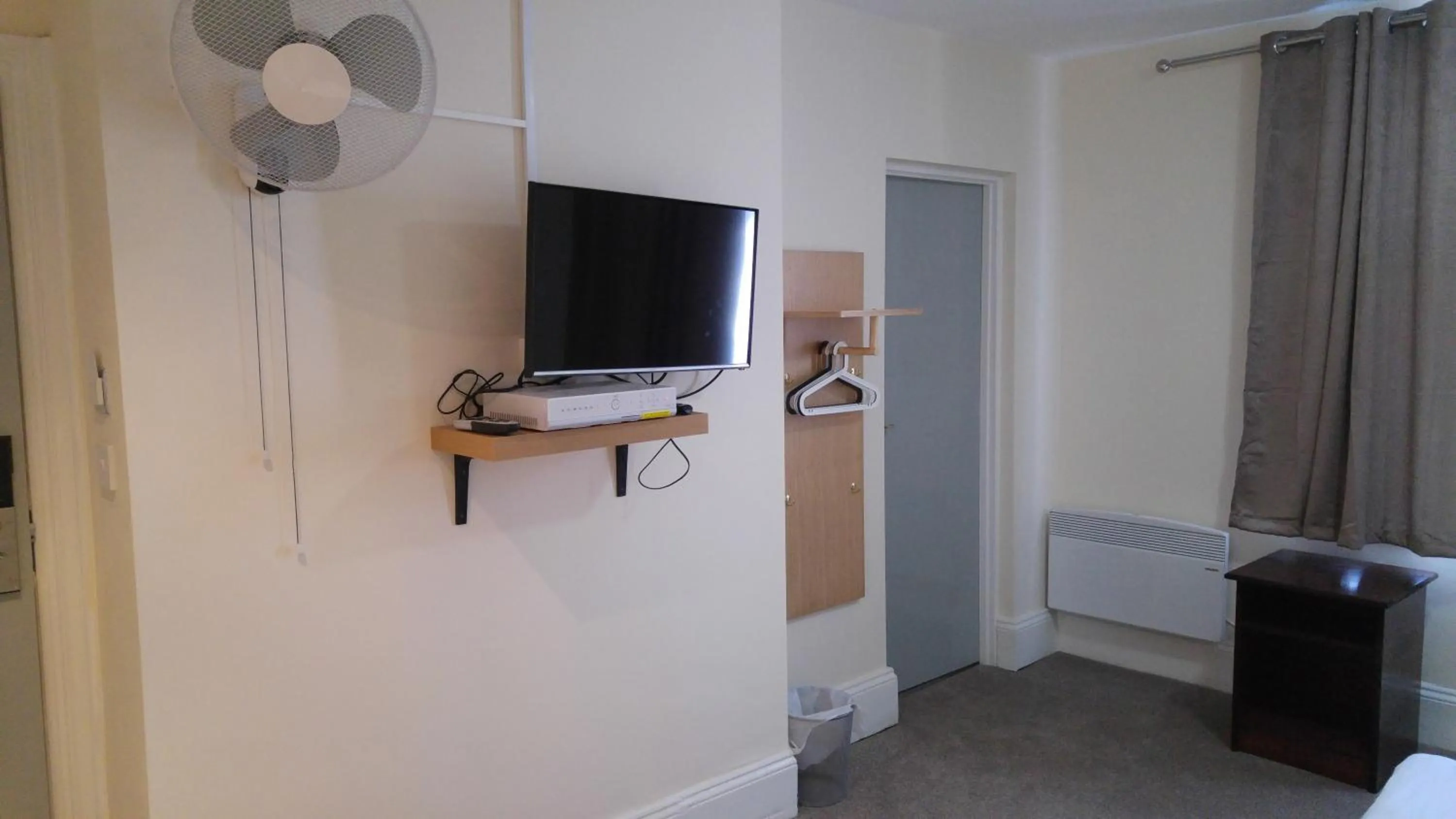 Decorative detail, Bed in City View Hotel Stratford