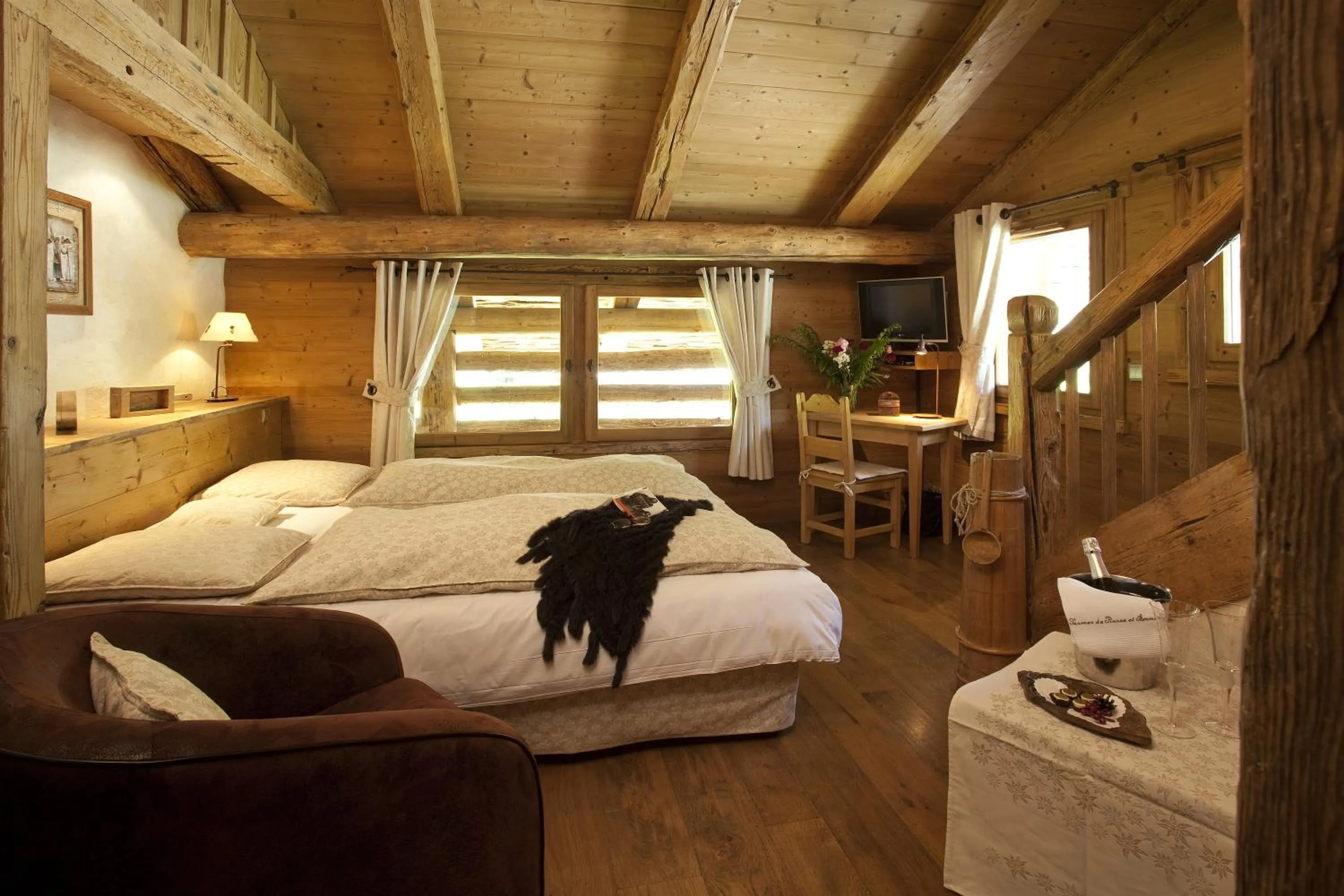 Bedroom, Bed in Chalet-Hôtel Les Fermes de Pierre & Anna