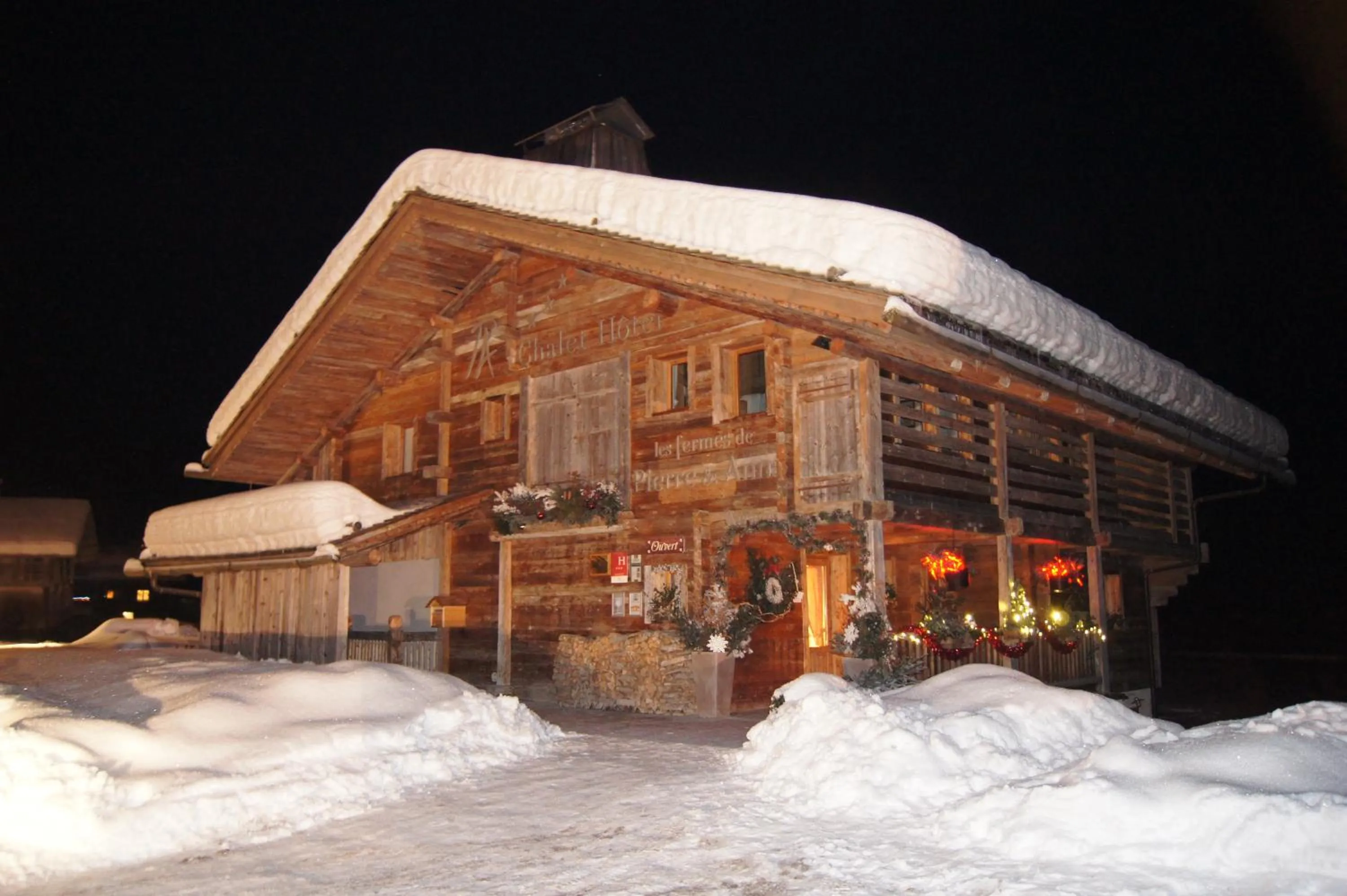 Night in Chalet-Hôtel Les Fermes de Pierre & Anna