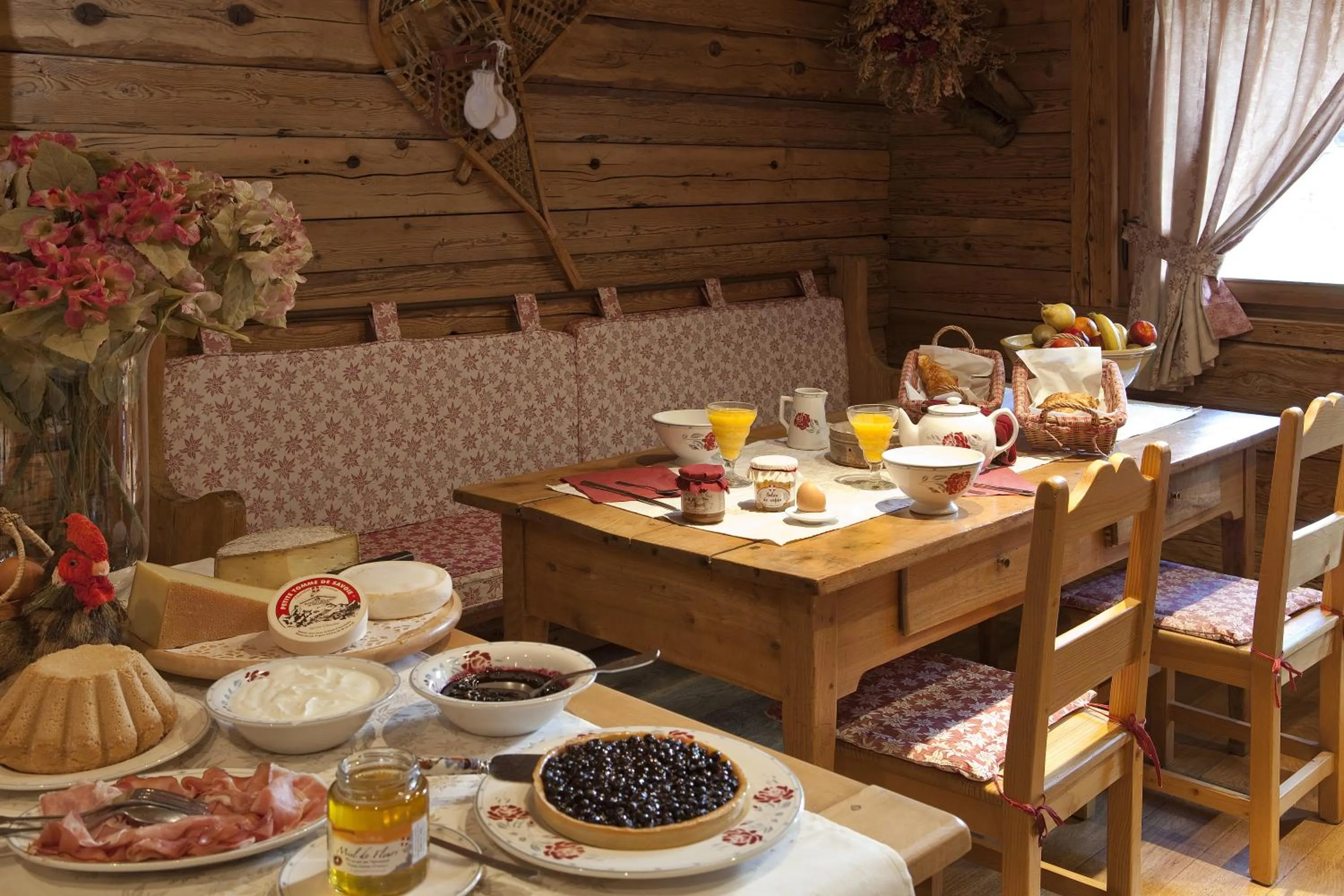 Restaurant/places to eat in Chalet-Hôtel Les Fermes de Pierre & Anna