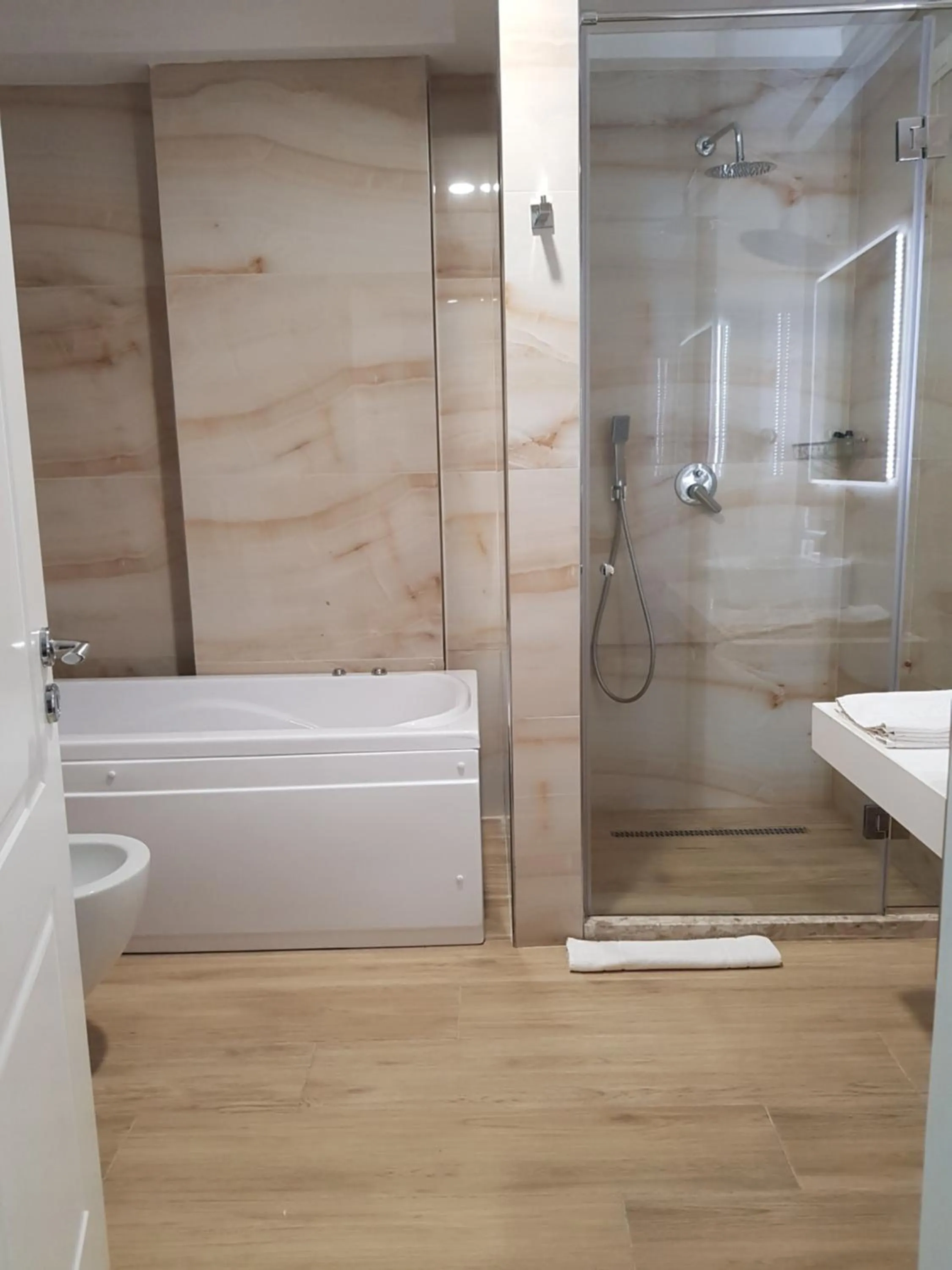 Shower in Royal G Hotel & SPA 4 Star