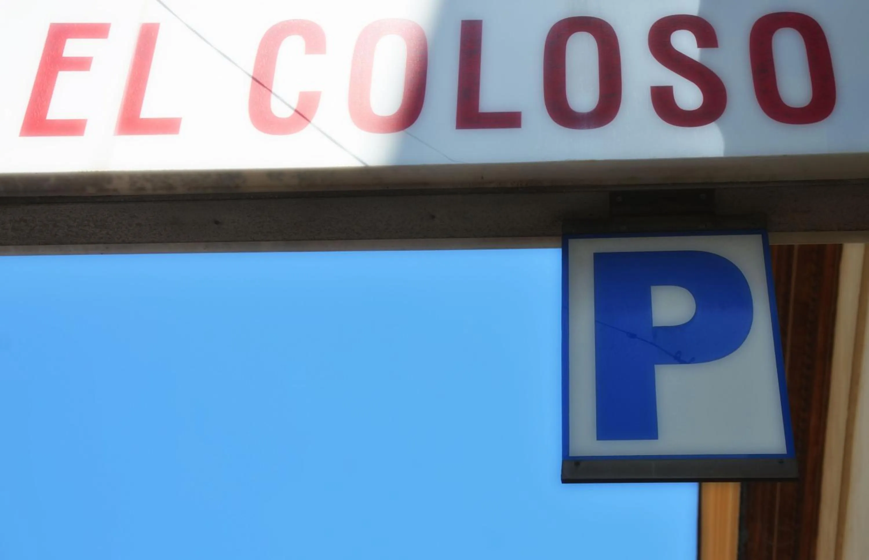 Logo/Certificate/Sign in Hotel El Coloso