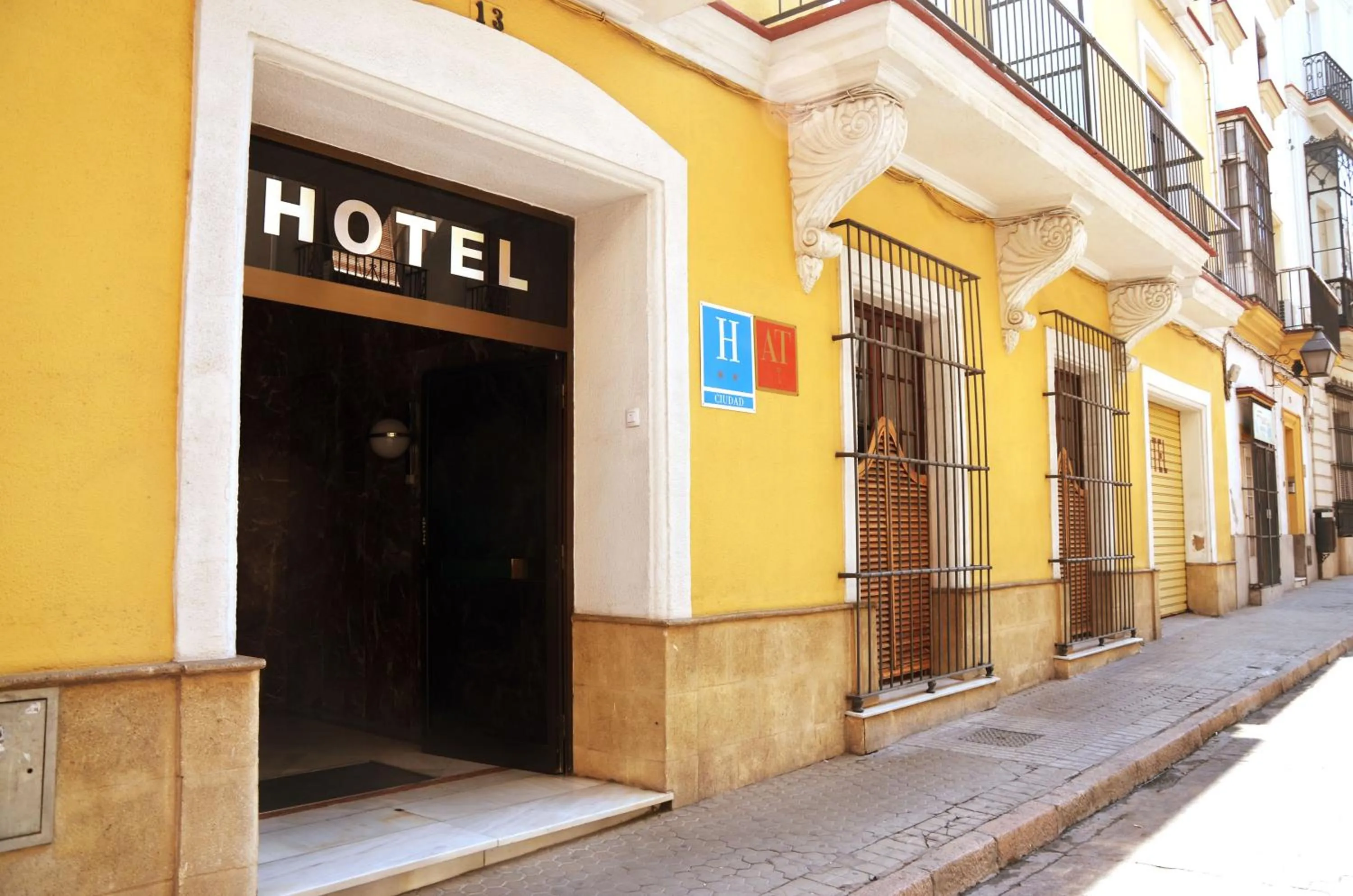 Facade/entrance in Hotel El Coloso