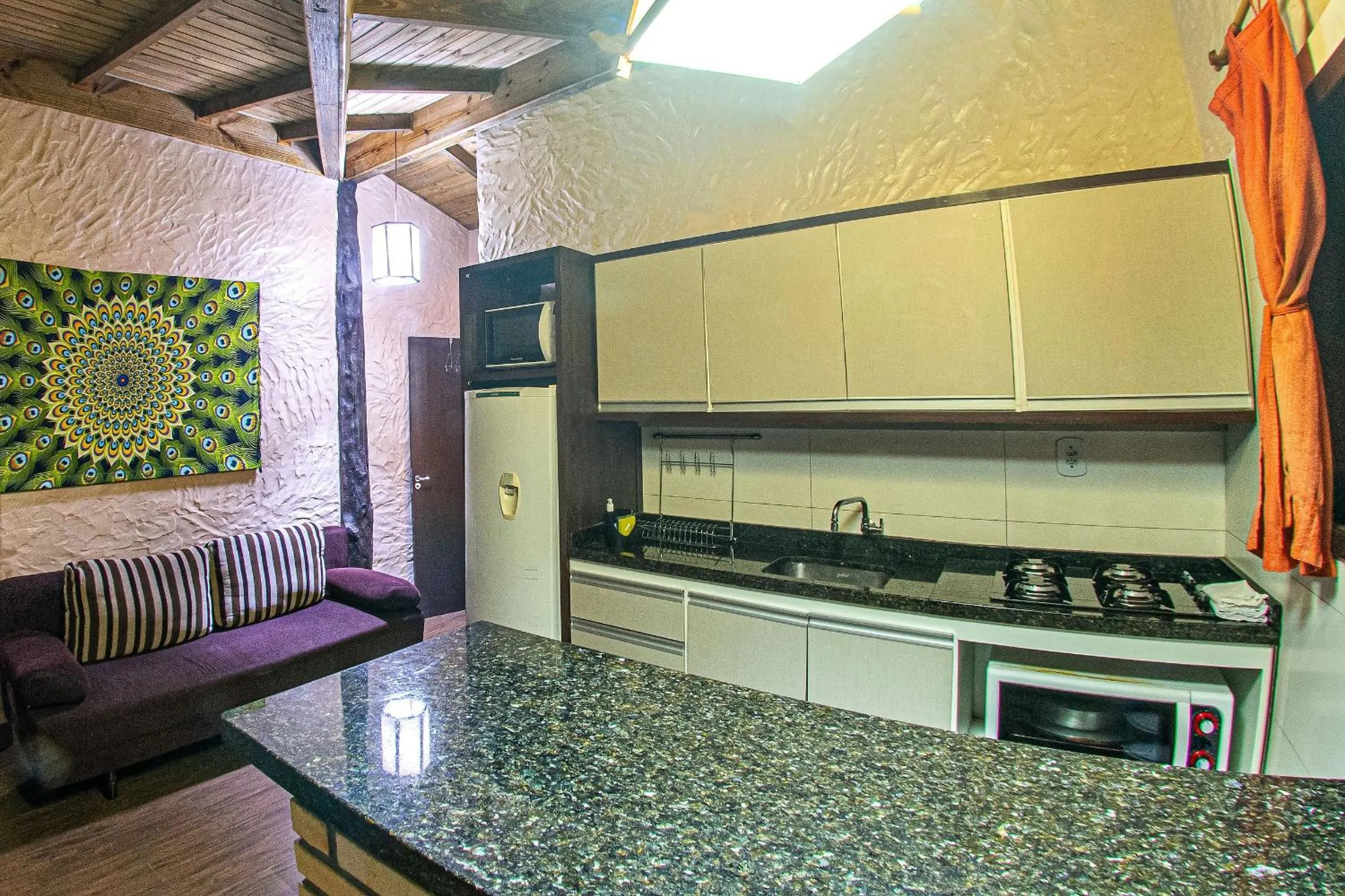 Kitchen or kitchenette in Pousada Bangalôs do Rosa