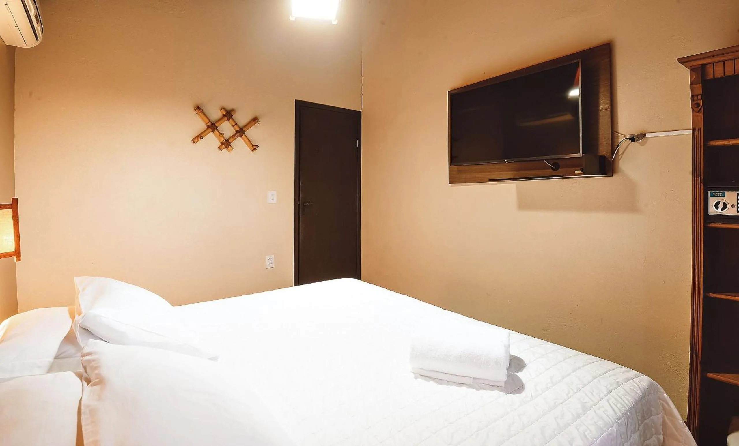 Bedroom, Bed in Pousada Bangalôs do Rosa