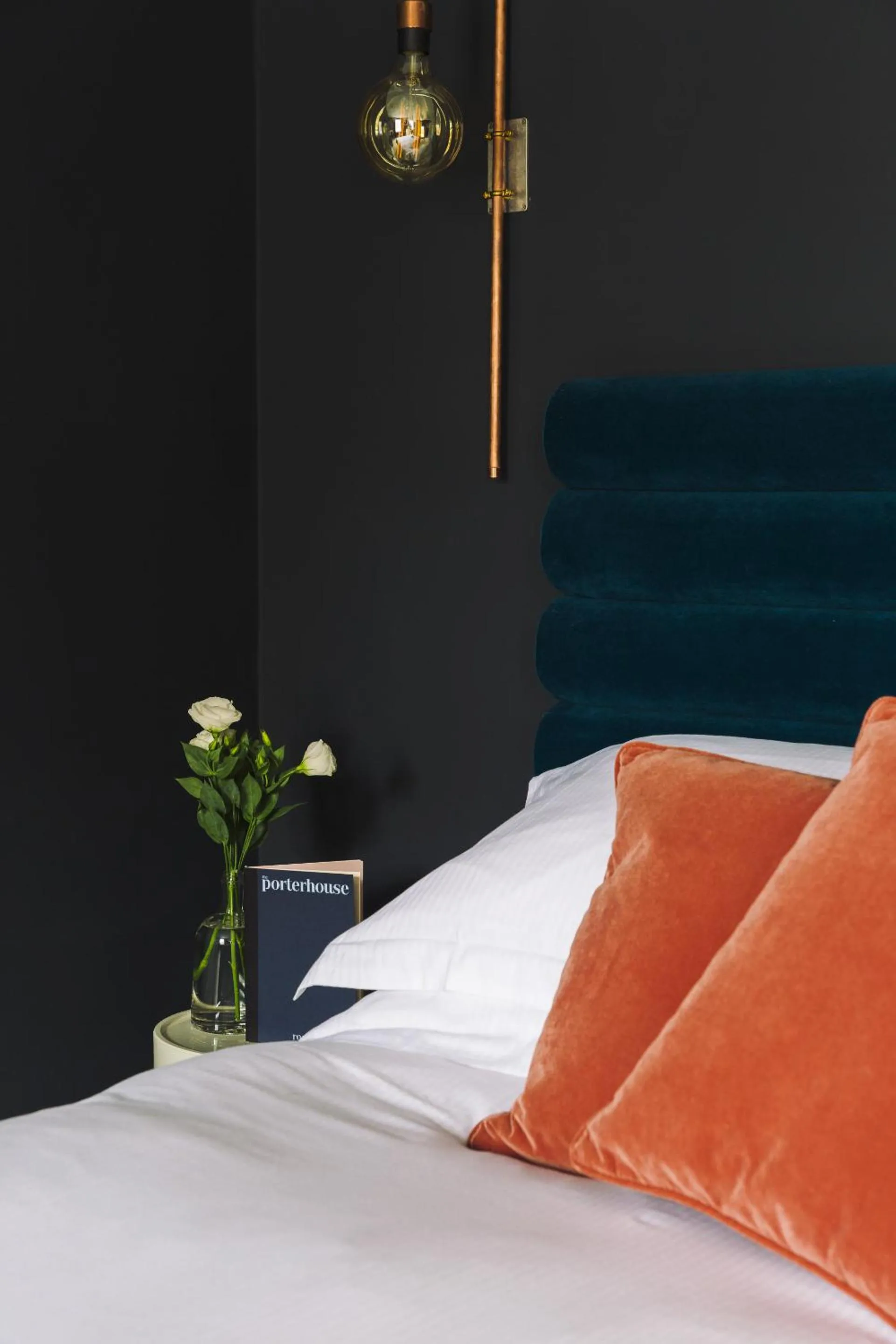 Bedroom, Bed in The Porterhouse grill & rooms