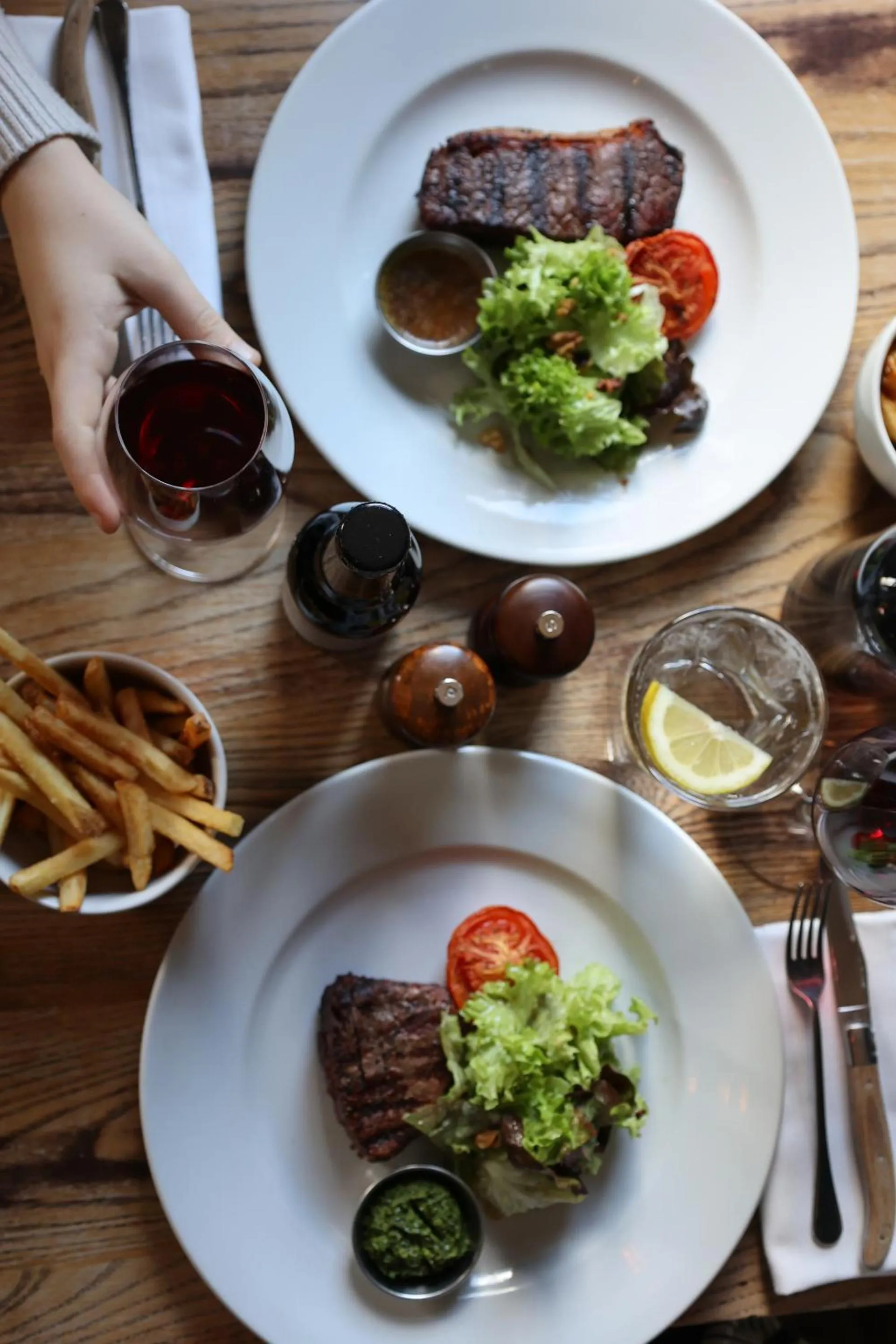 Food and drinks in The Porterhouse grill & rooms