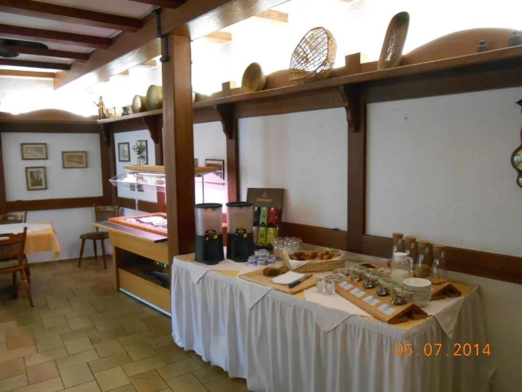 Food and drinks in Weinhaus Hotel zum Josefshof