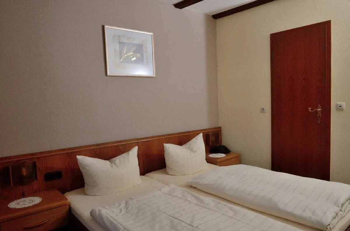 Bedroom, Bed in Weinhaus Hotel zum Josefshof