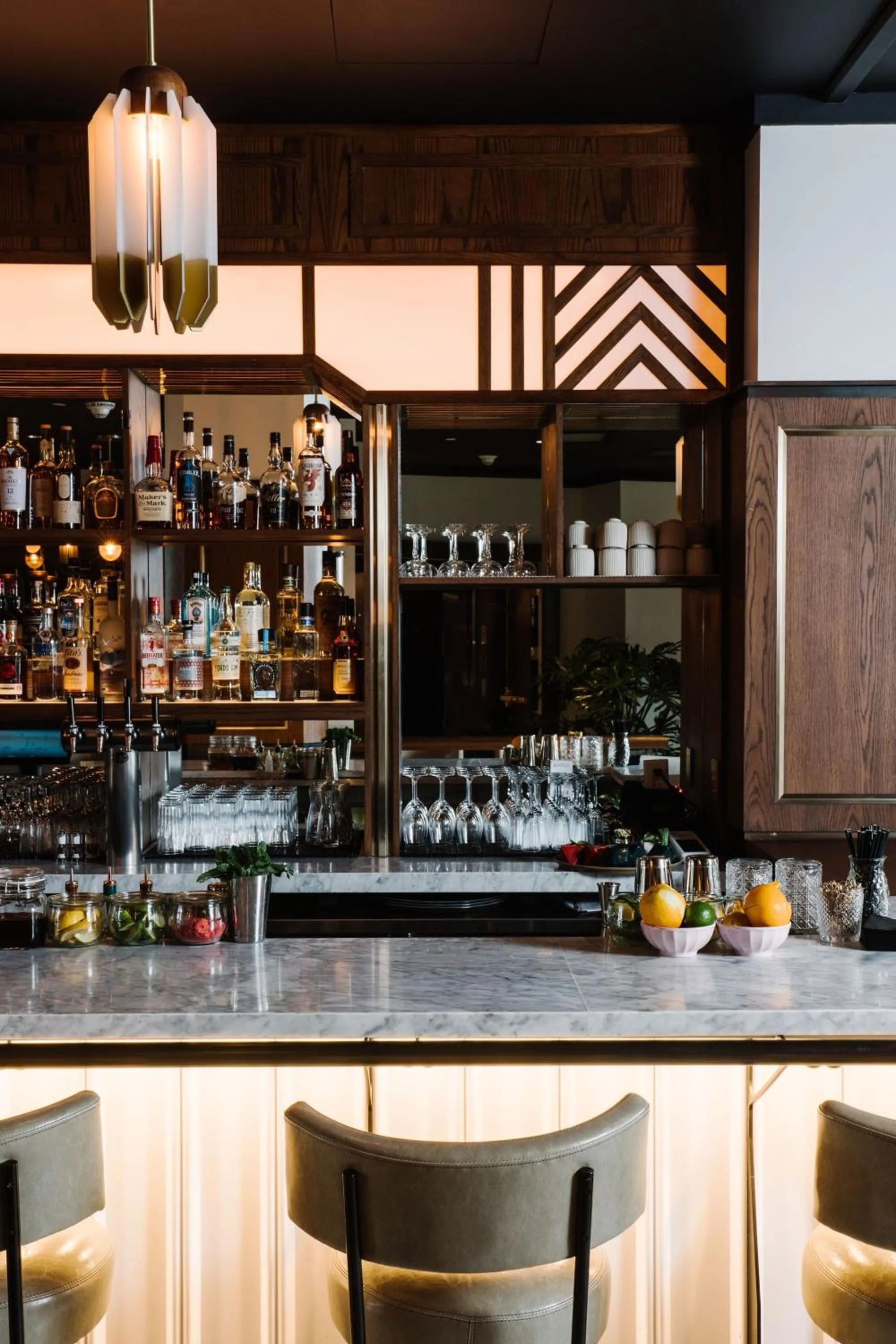 Lounge or bar in The Alida, Savannah, a Tribute Portfolio Hotel