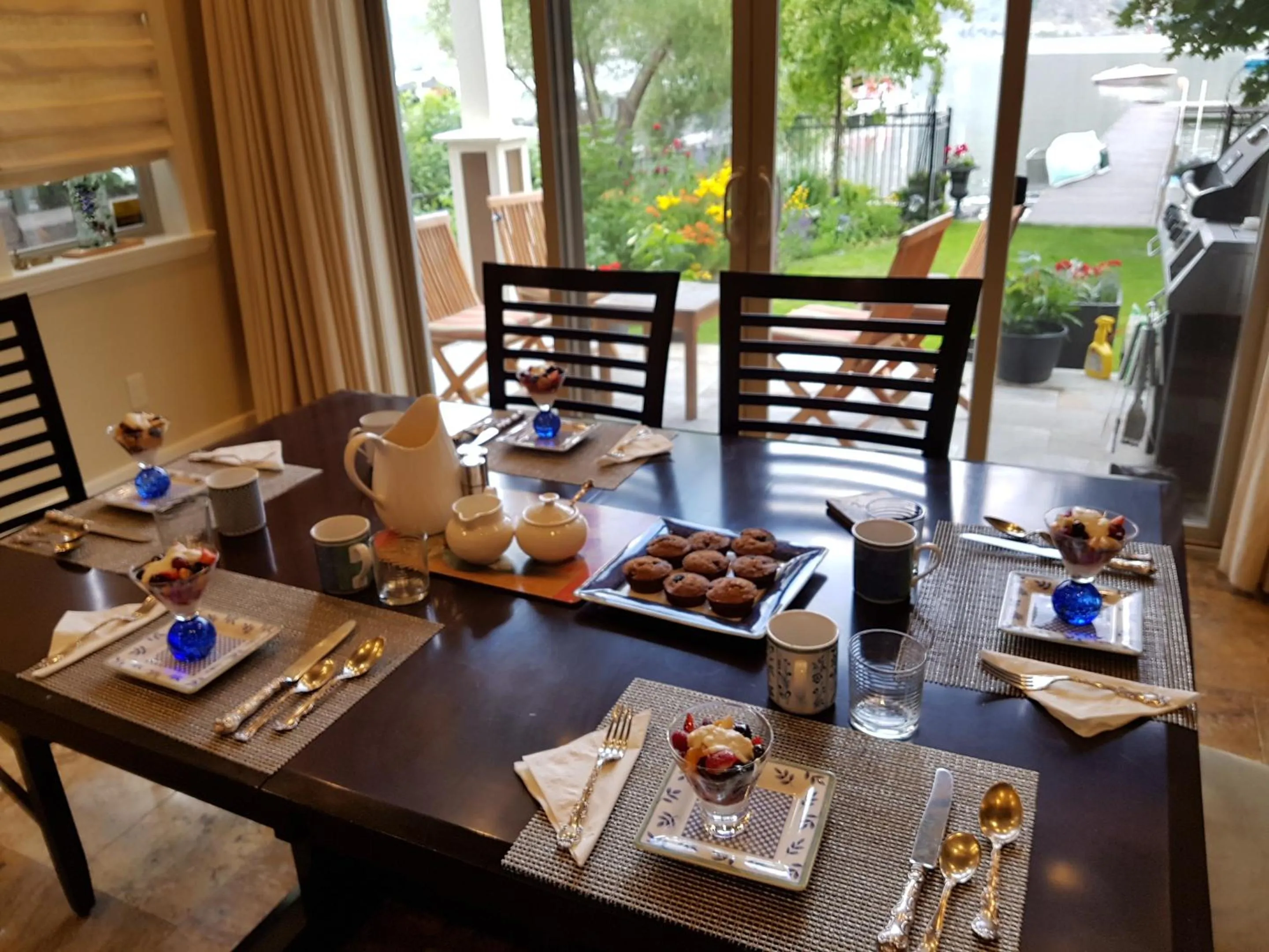 American breakfast in OKeefes Landing Bed & Breakfast