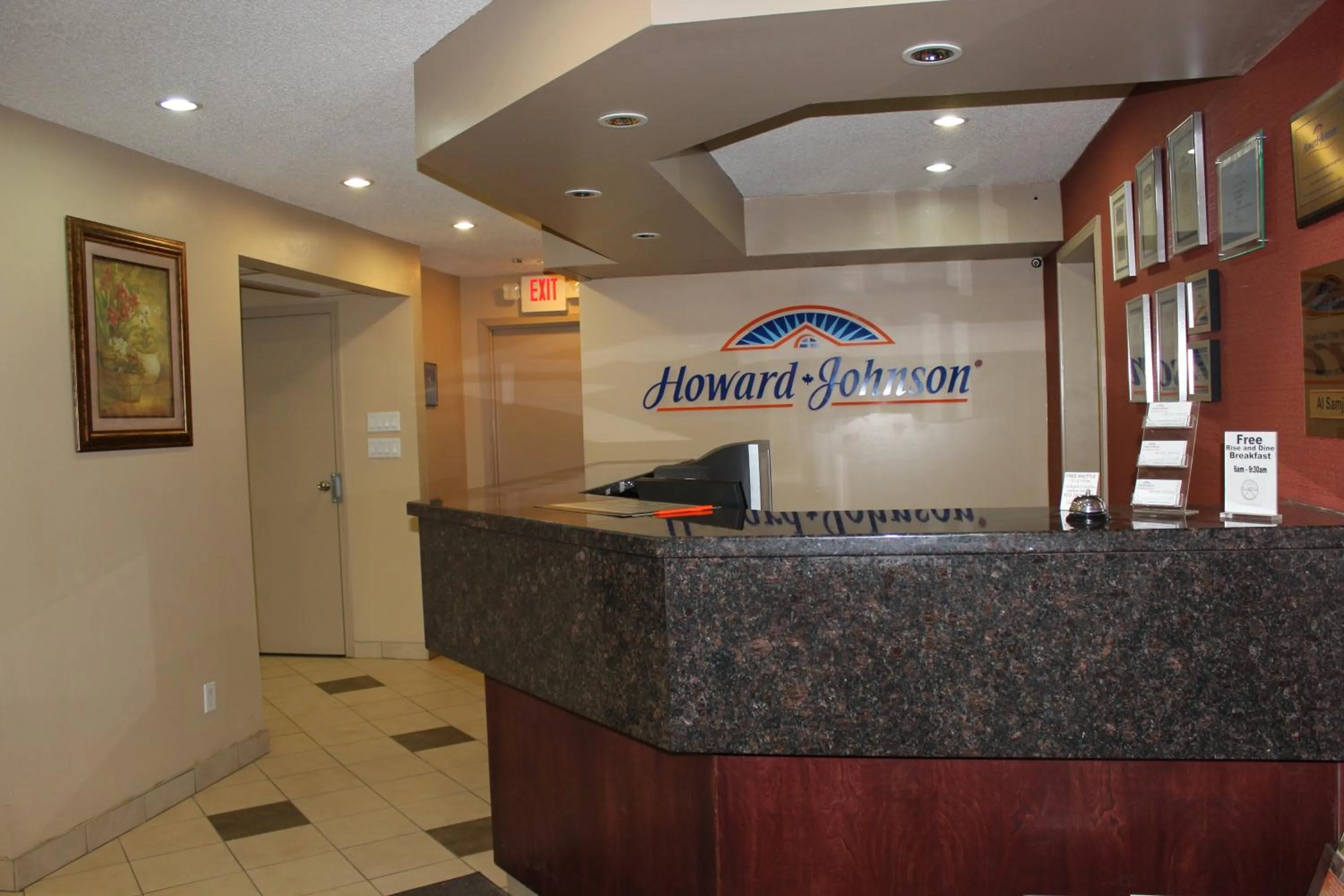 Lobby or reception in Howard Johnson by Wyndham Red Deer