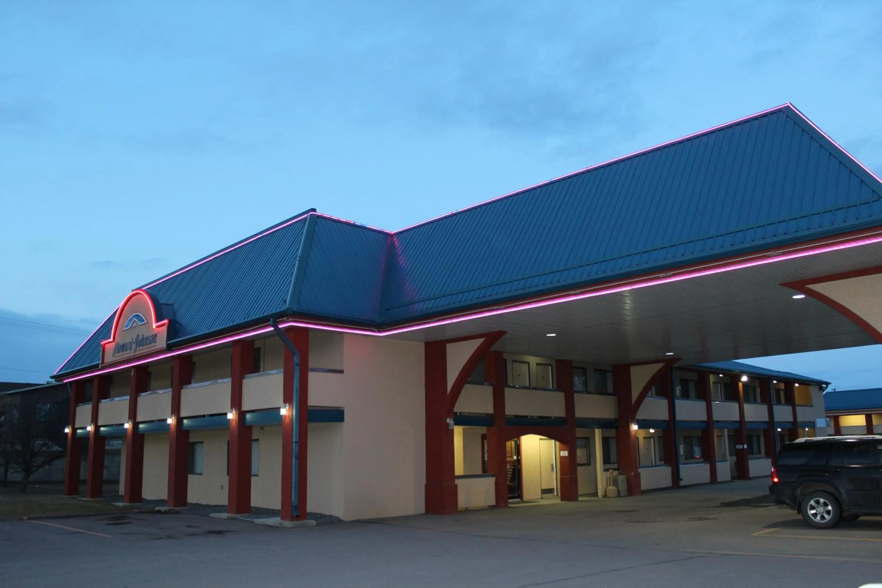 Facade/entrance in Howard Johnson by Wyndham Red Deer