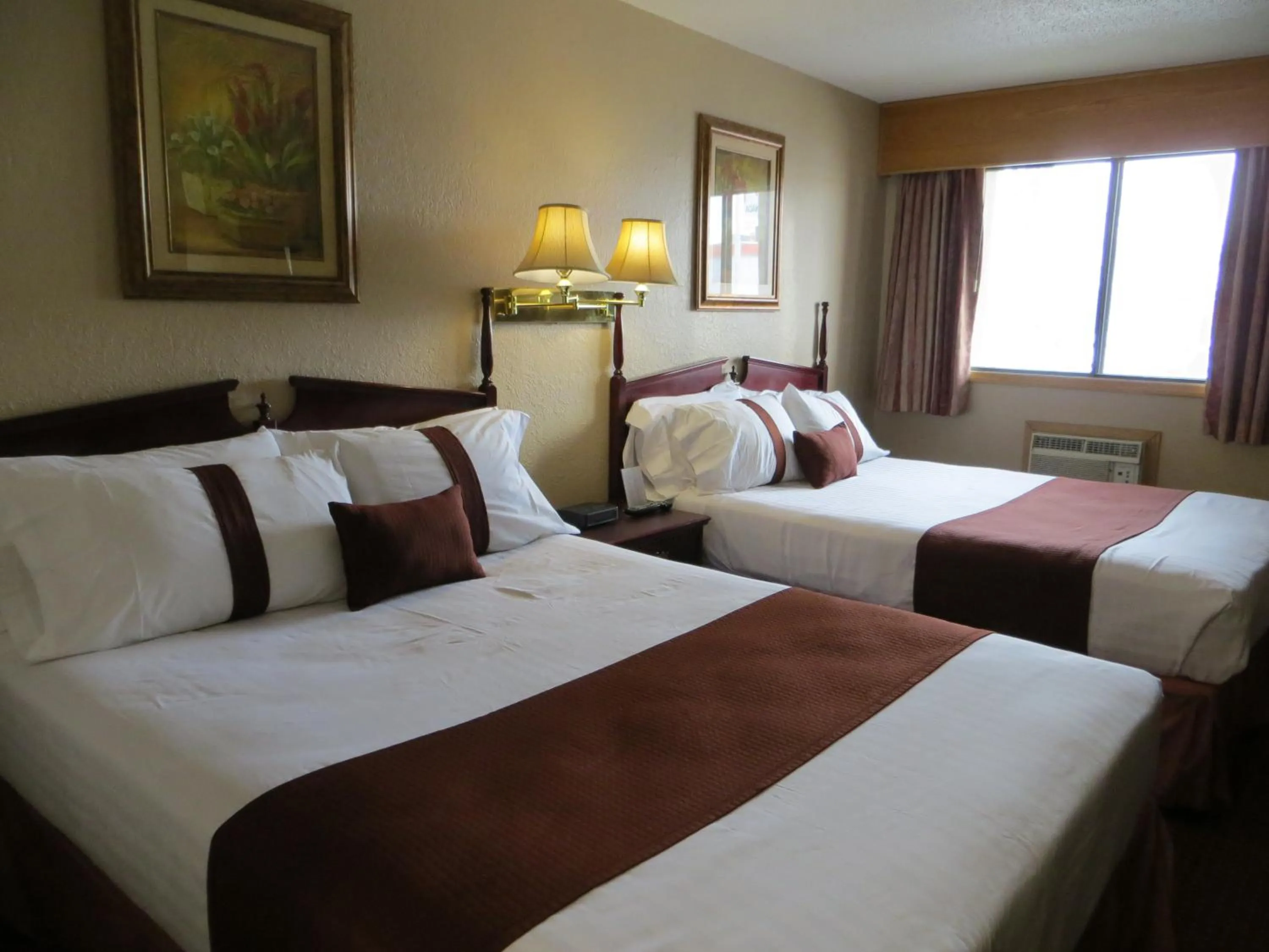 Bed in Howard Johnson by Wyndham Red Deer