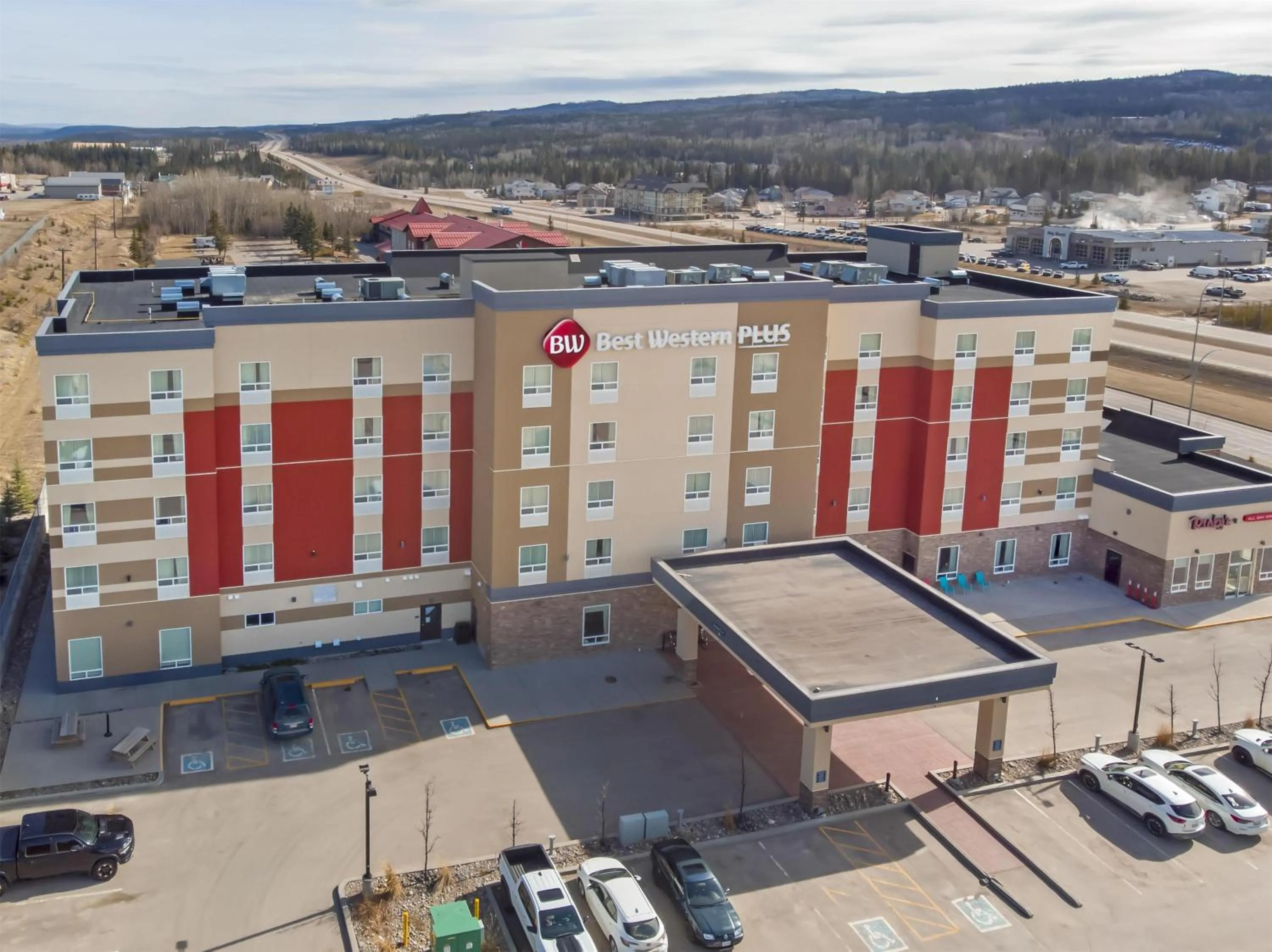 Property building in Best Western Plus Hinton Inn & Suites