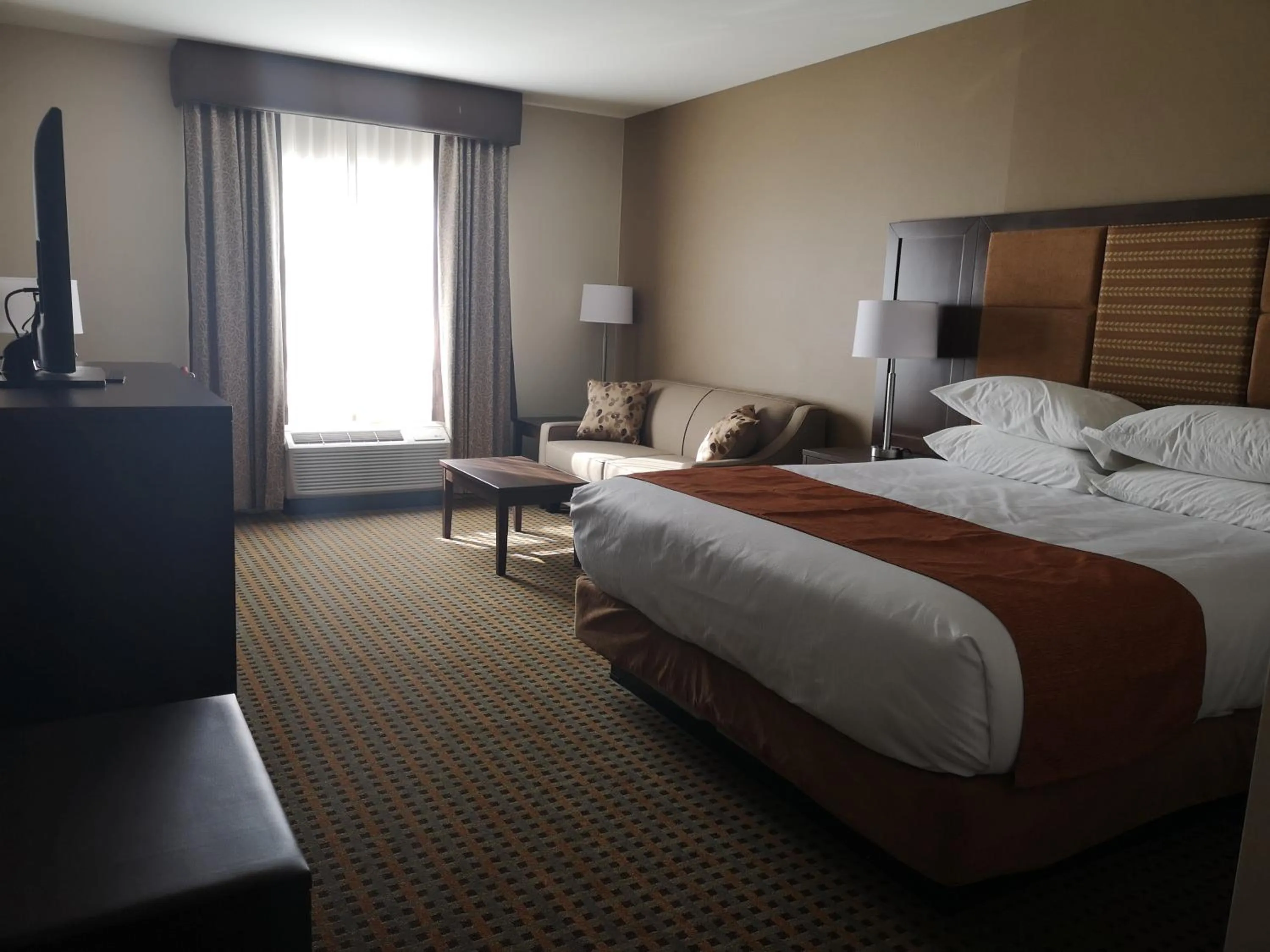 Bed in Best Western Plus Hinton Inn & Suites