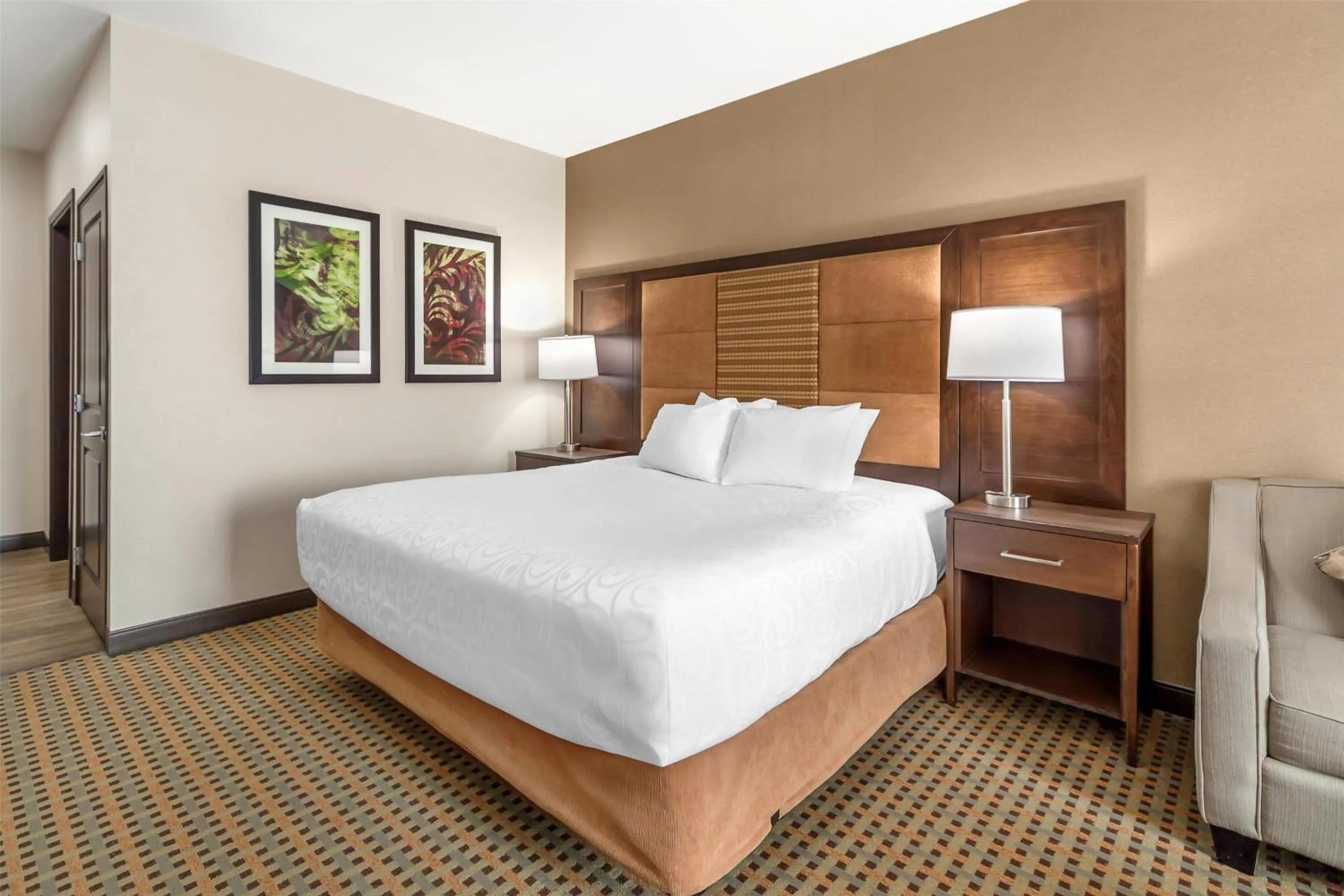 Bedroom, Bed in Best Western Plus Hinton Inn & Suites