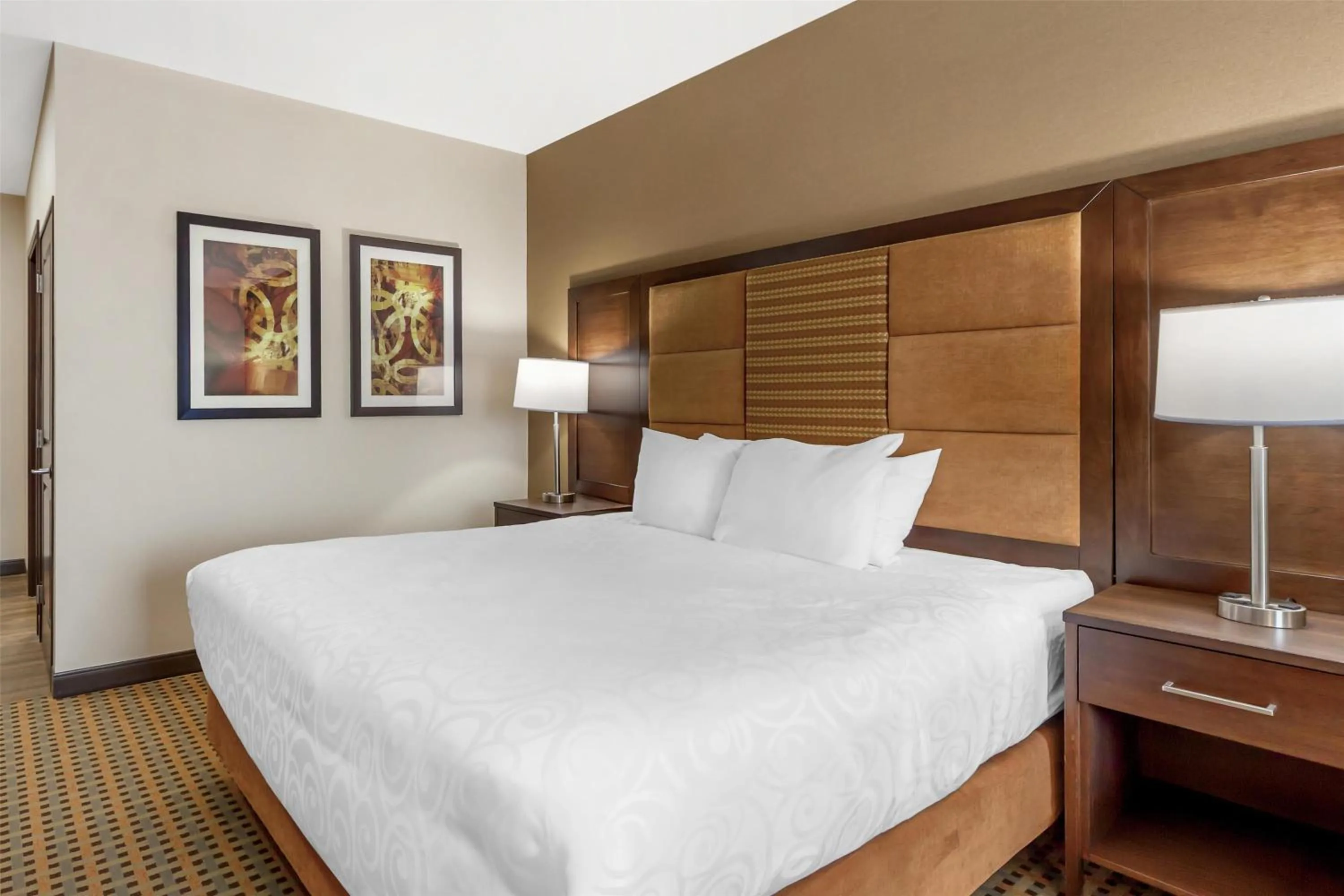 Bedroom, Bed in Best Western Plus Hinton Inn & Suites