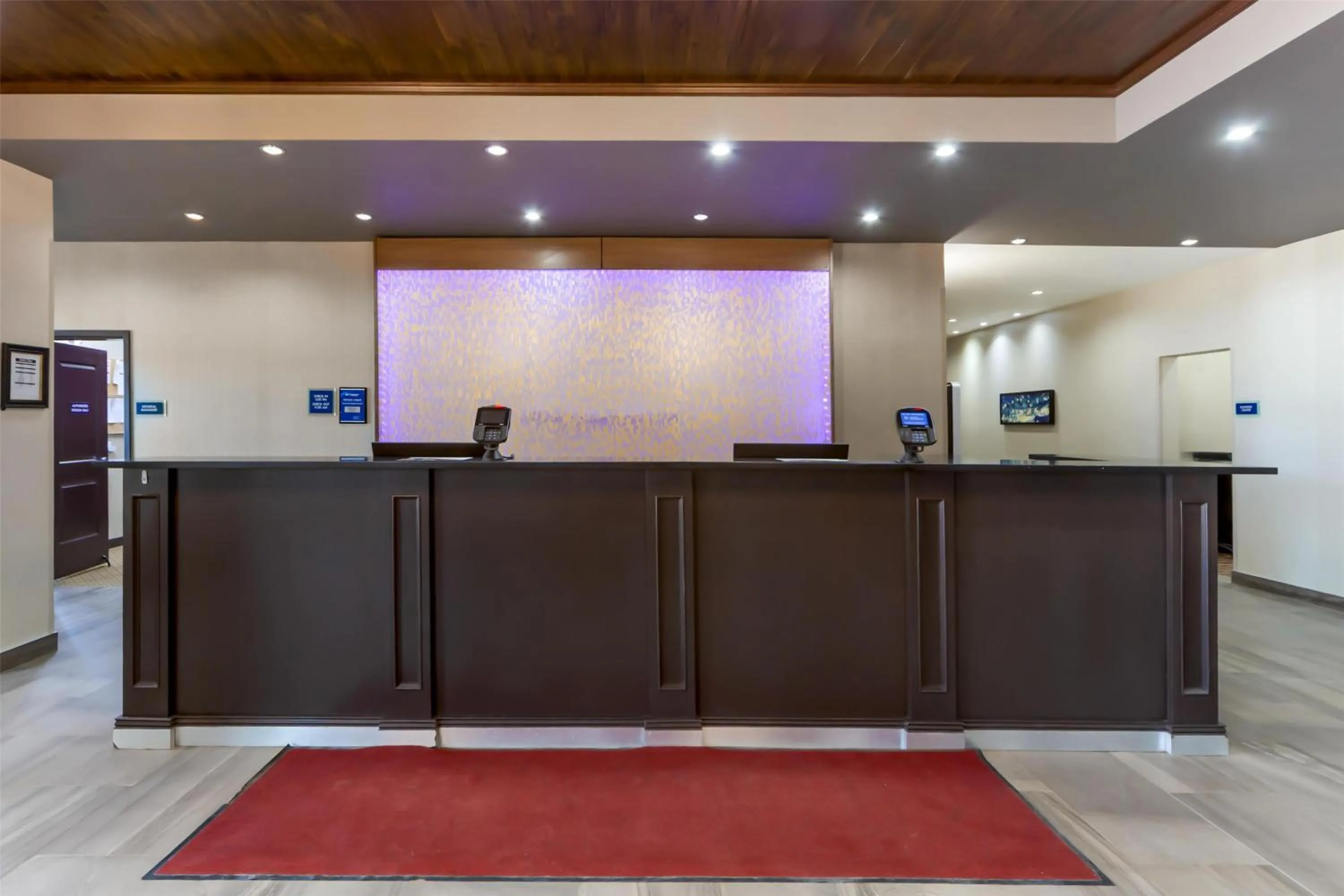 Lobby or reception in Best Western Plus Hinton Inn & Suites