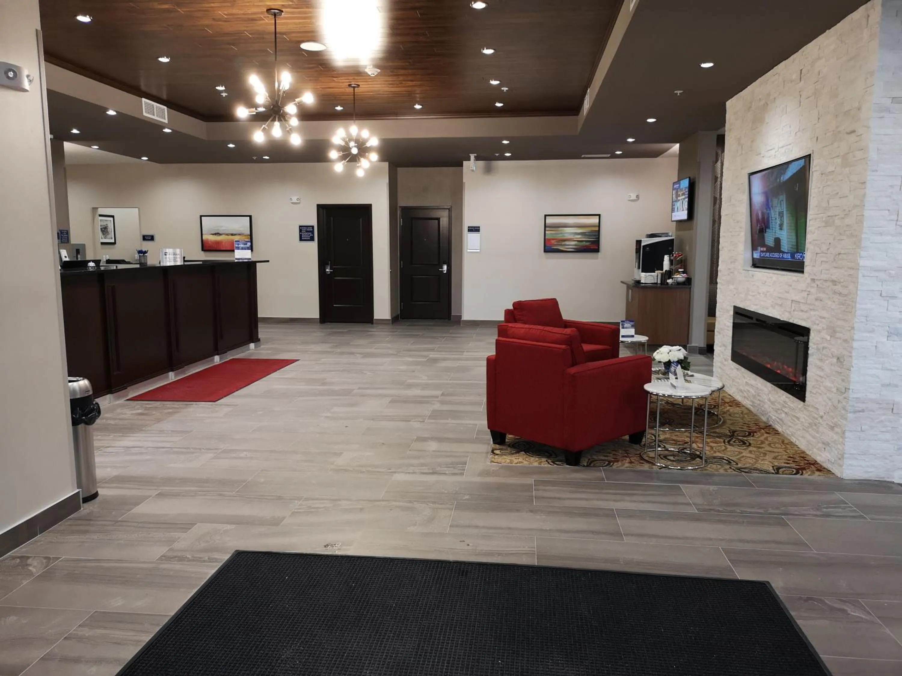 Lobby or reception in Best Western Plus Hinton Inn & Suites