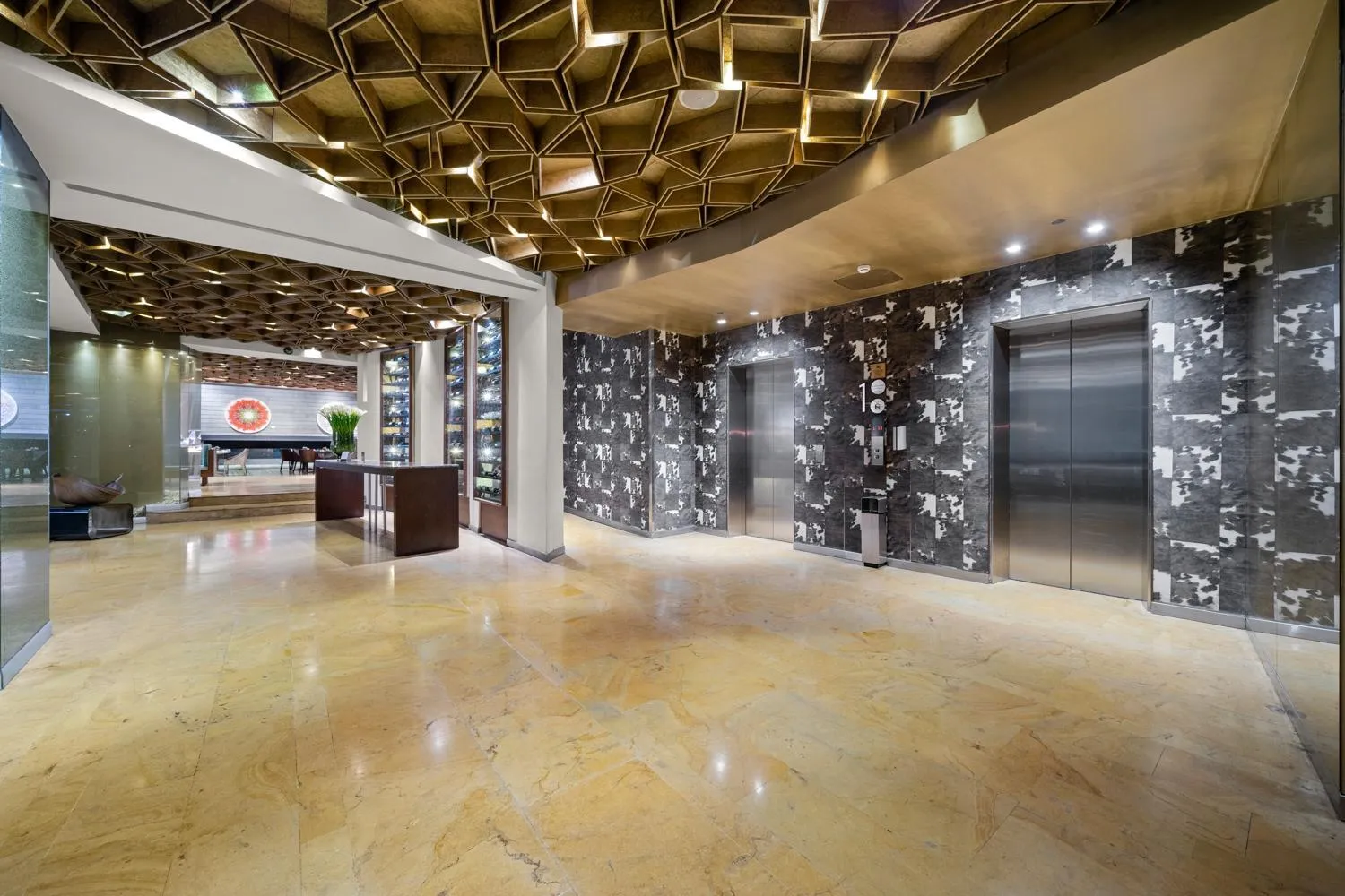 elevator in BOG Hotel