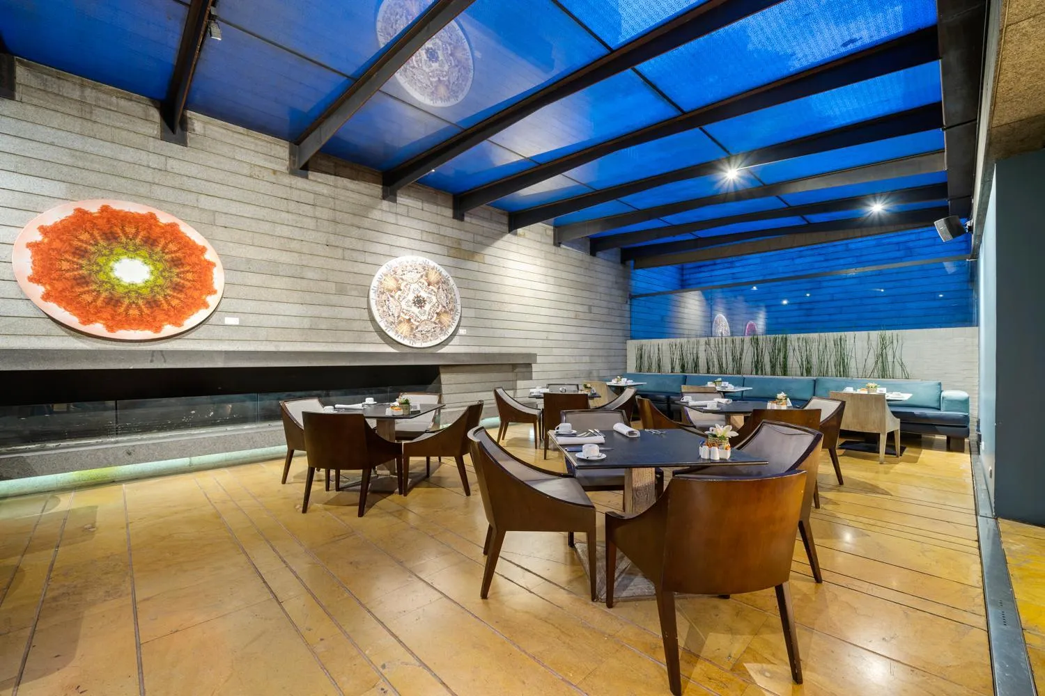 Restaurant/places to eat in BOG Hotel