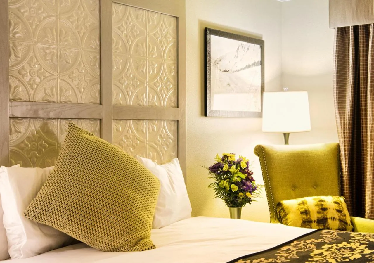 Bed in Holland America Skagway Inn