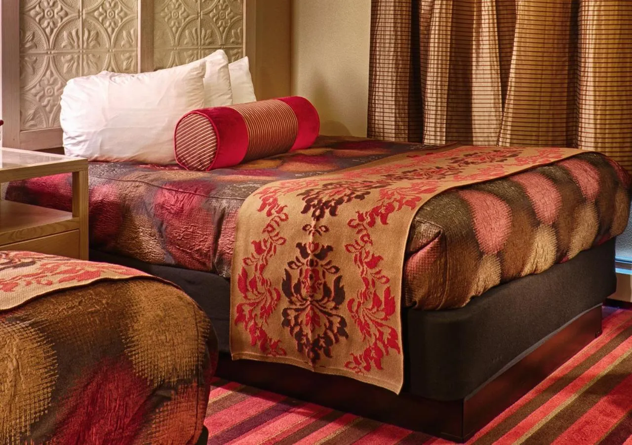 Bed in Holland America Skagway Inn