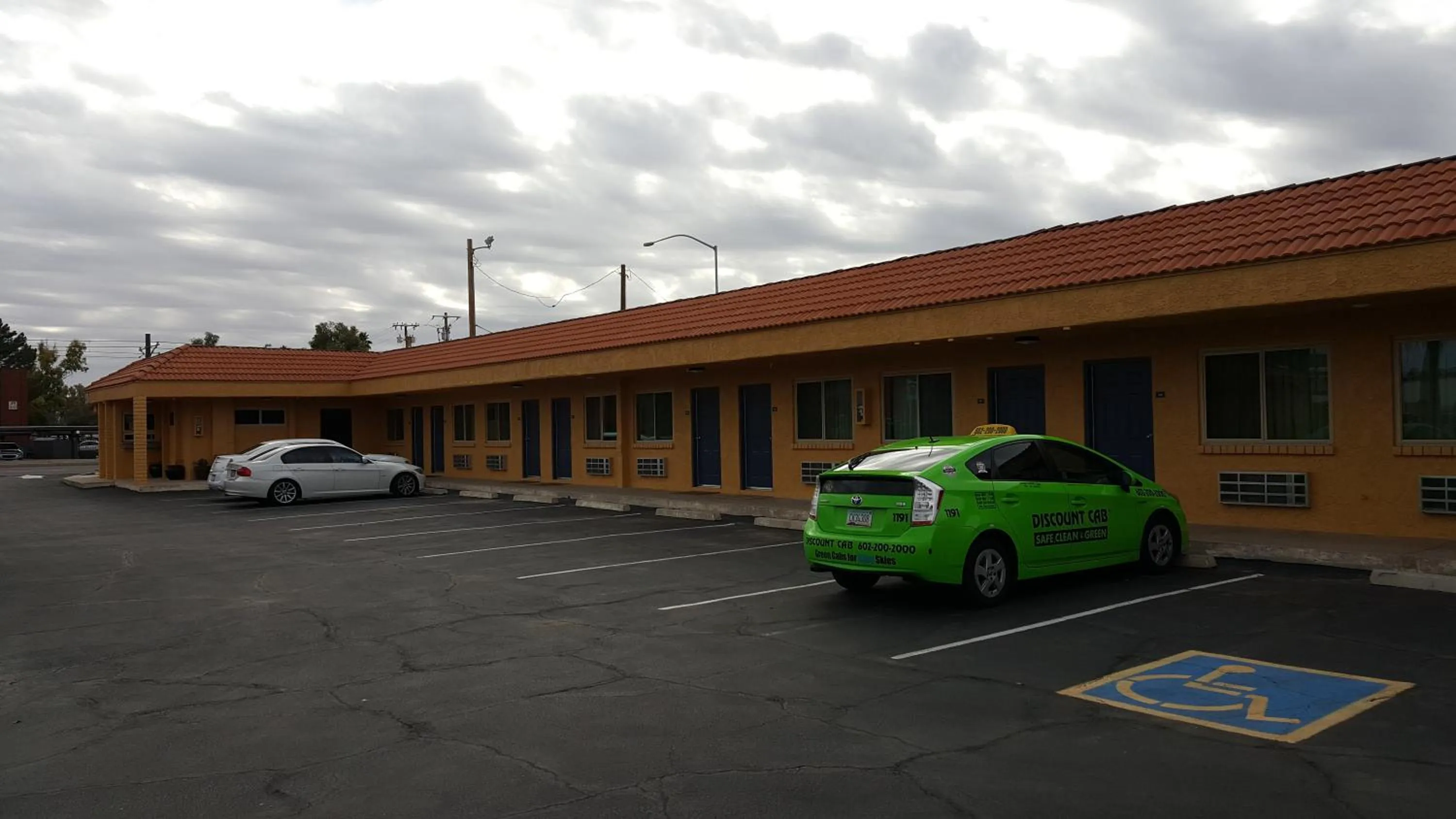 Parking in Mesa Oasis Inn & Motel