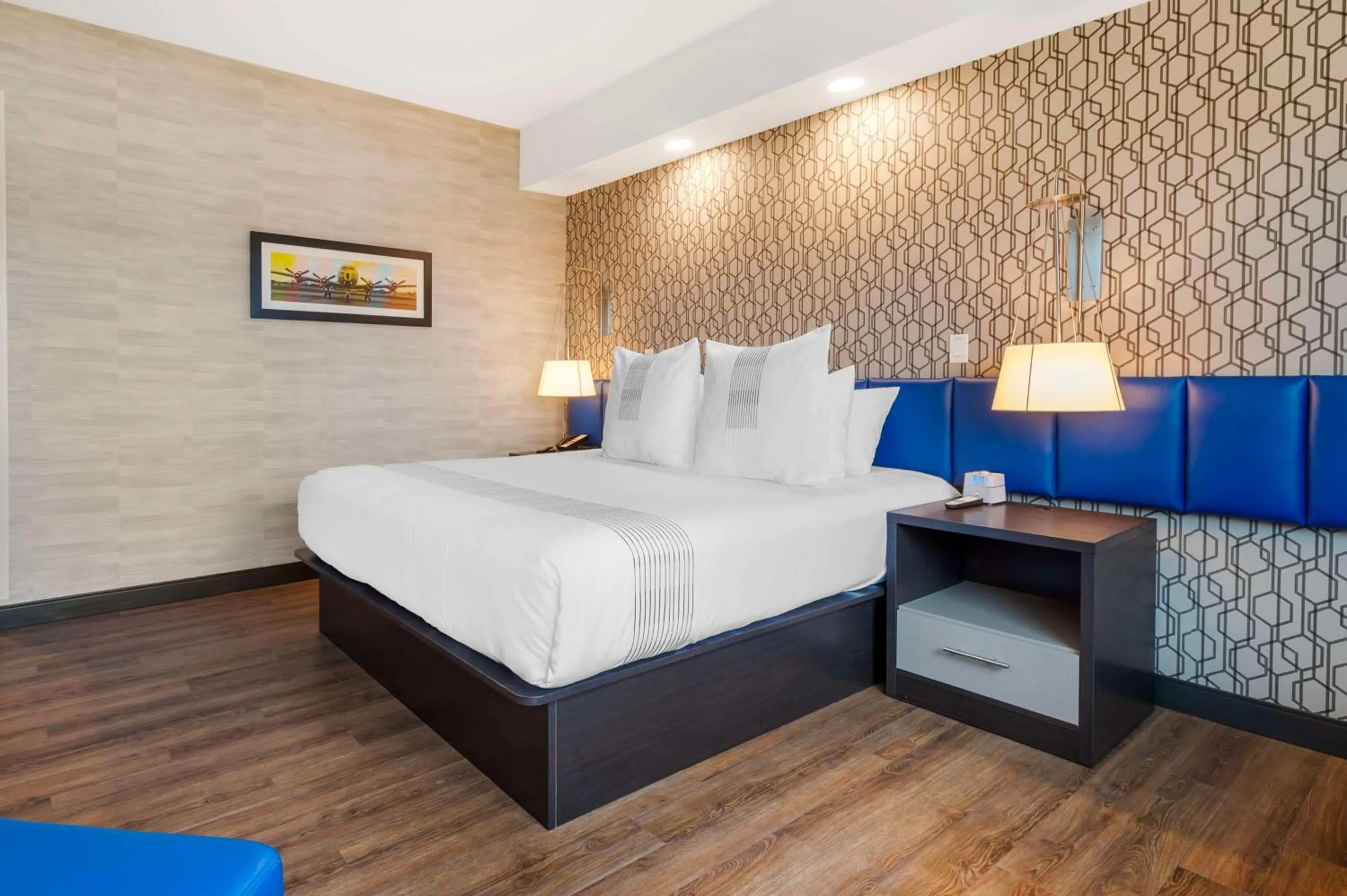 Bedroom, Bed in GLō Best Western Kanata Ottawa West