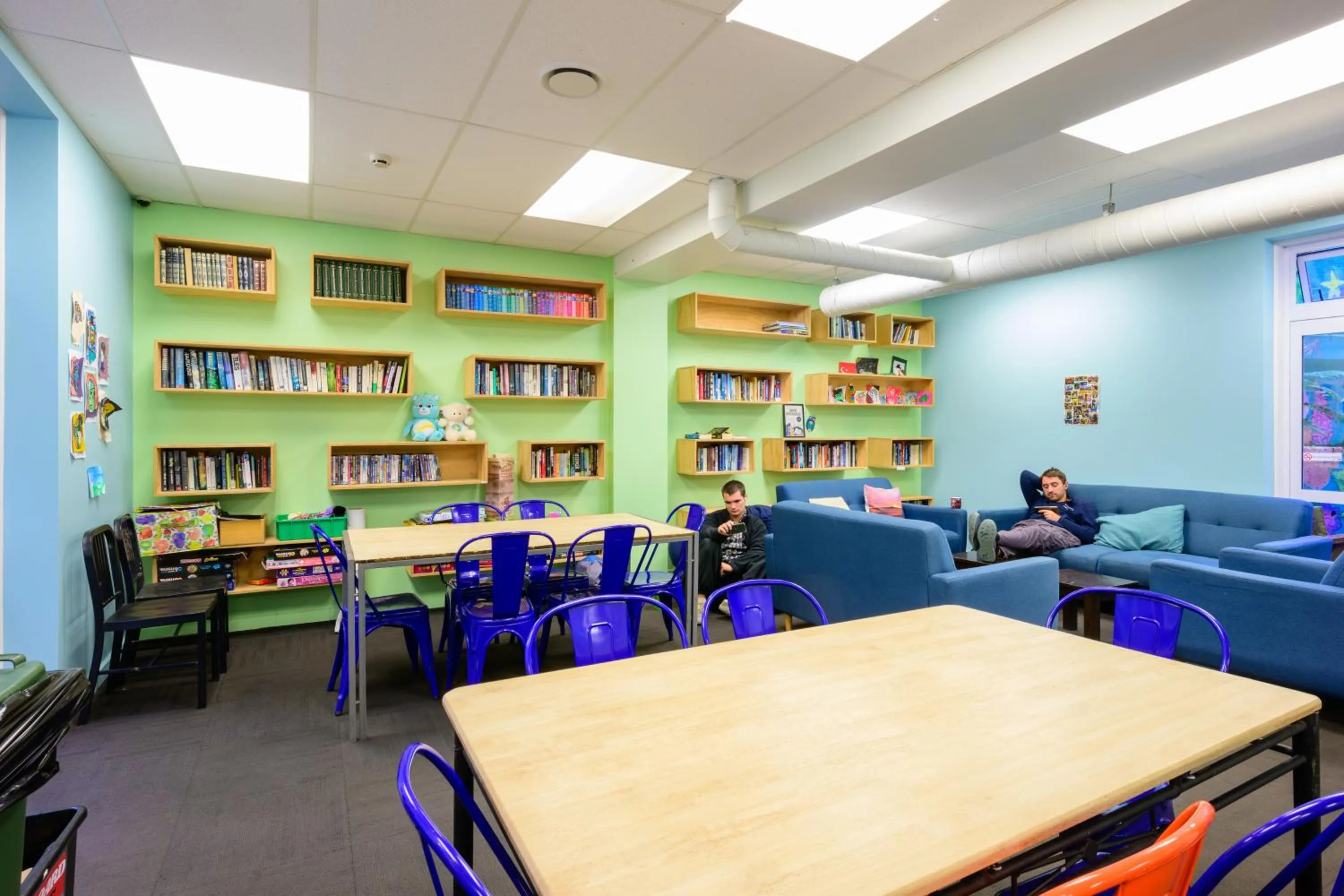 Communal lounge/ TV room in Trek Global Backpackers