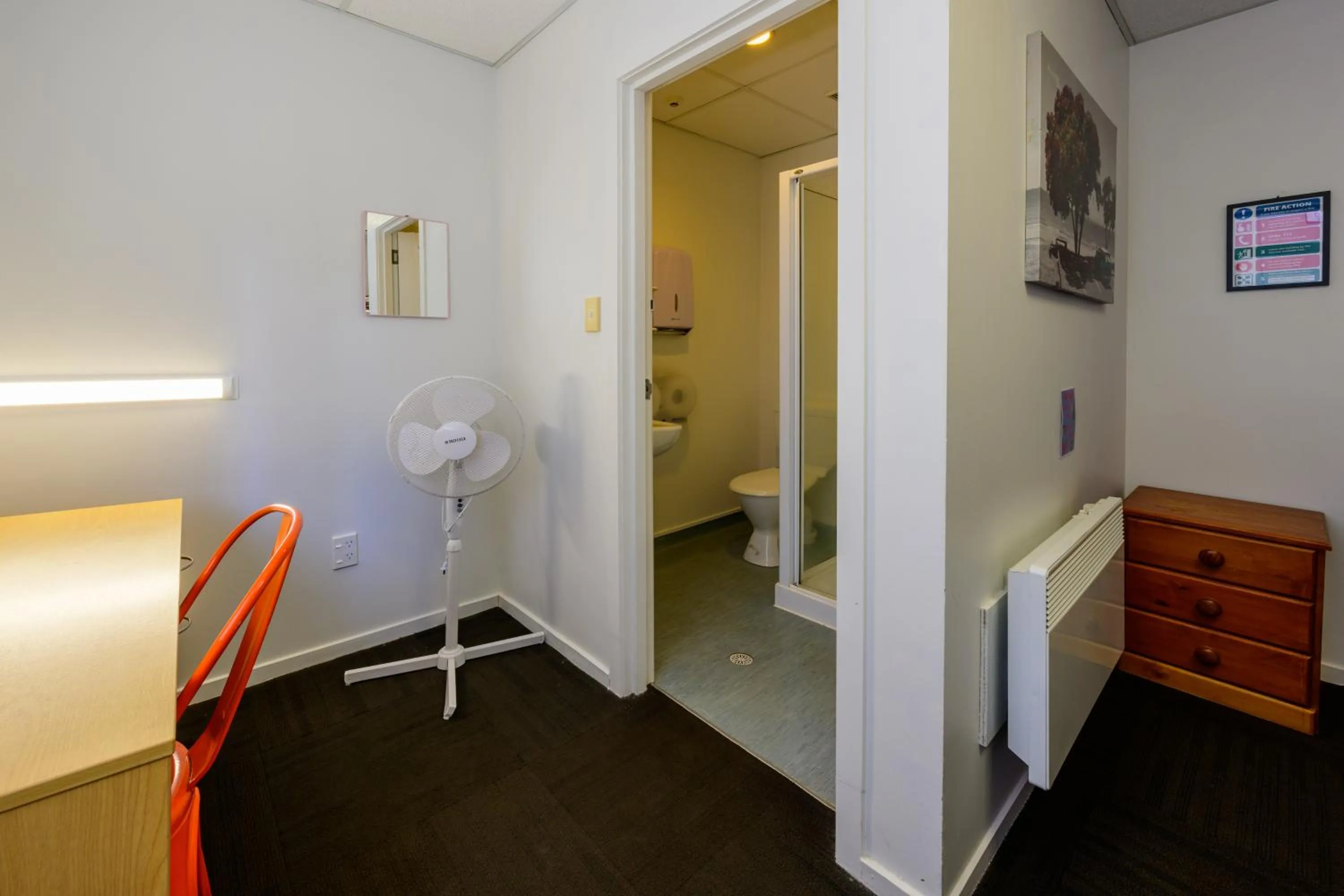 Bathroom, Bed in Trek Global Backpackers