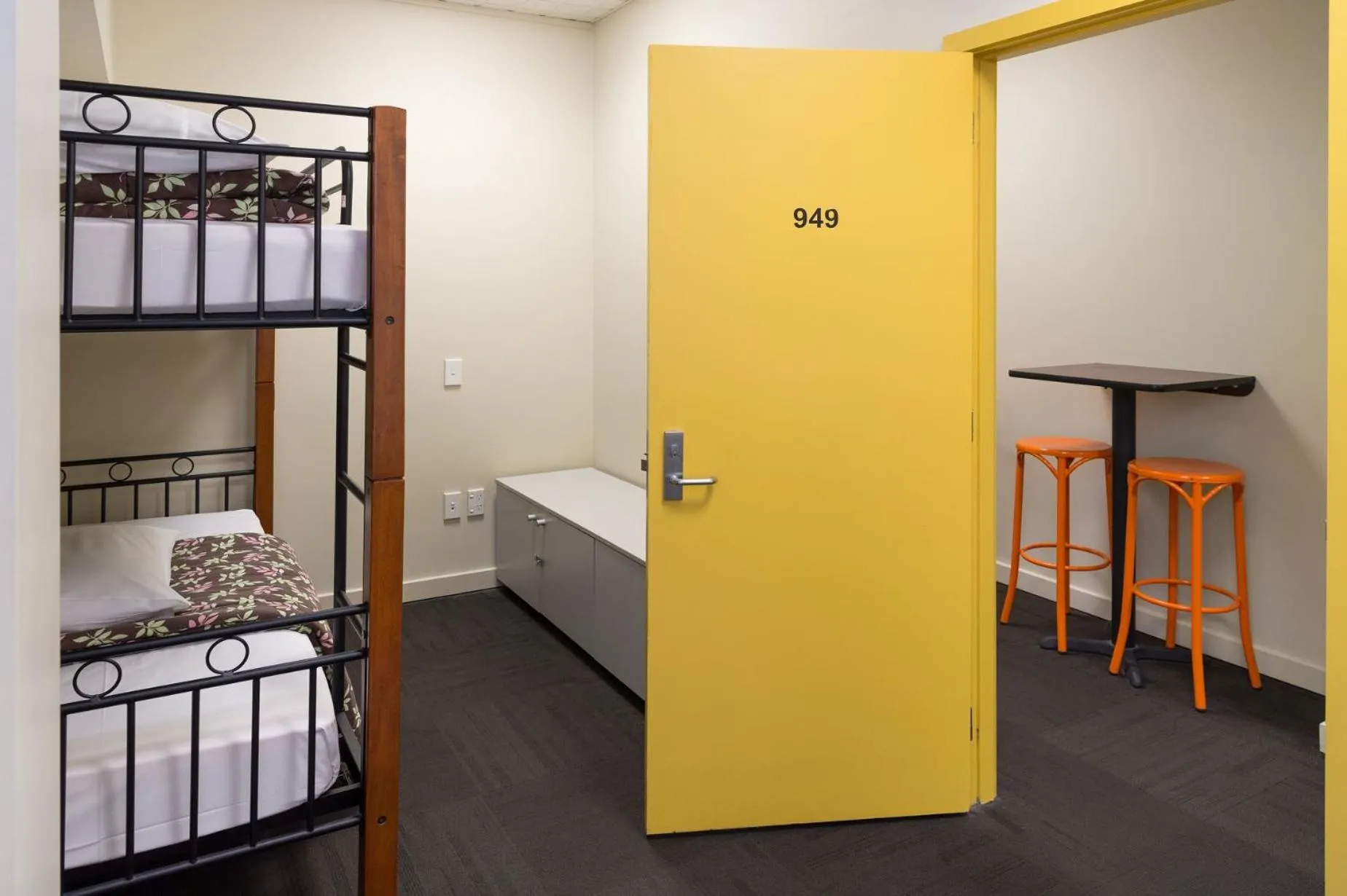 Facade/entrance, Bed in Trek Global Backpackers