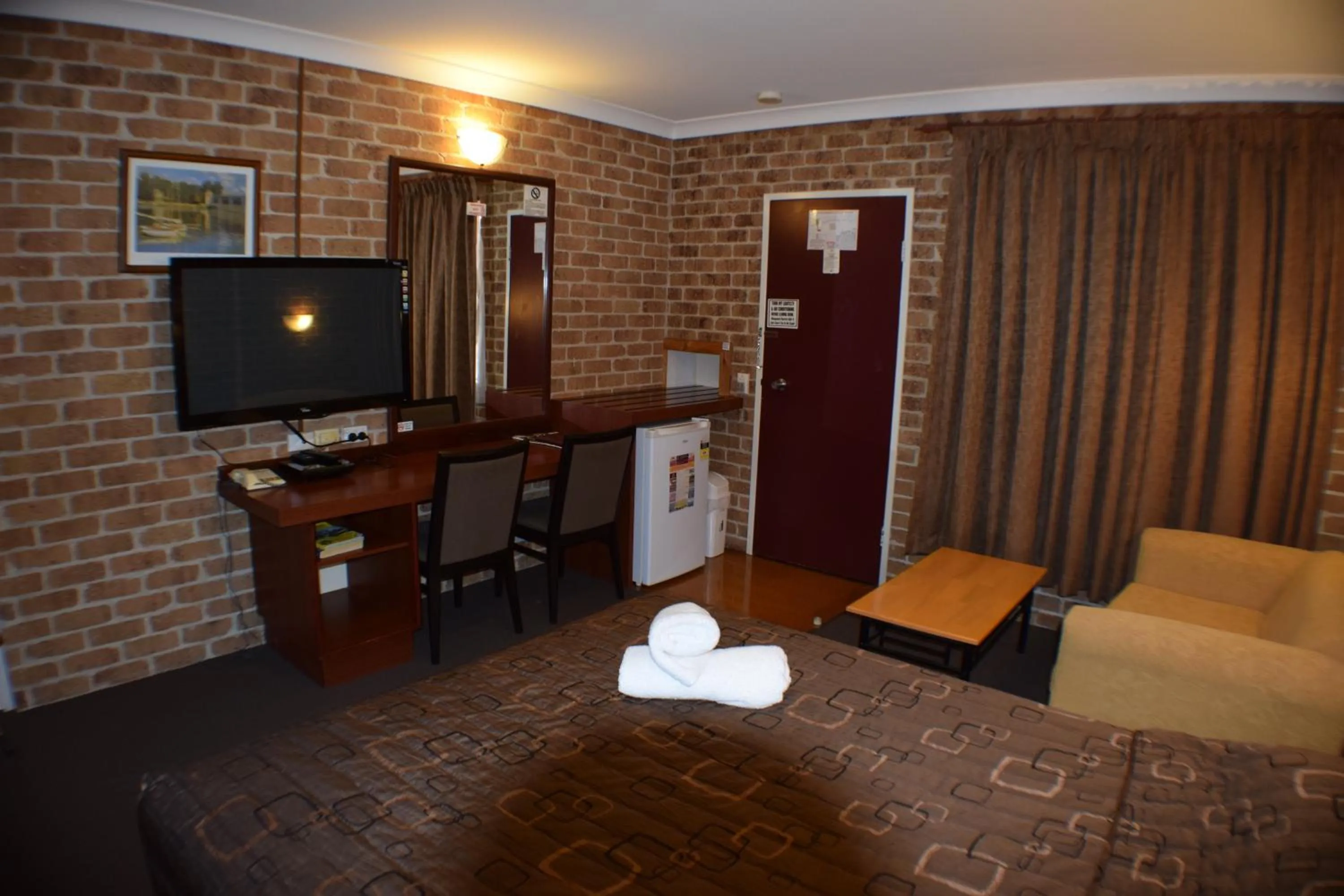 Photo of the whole room, Bed in Acacia Motor Inn