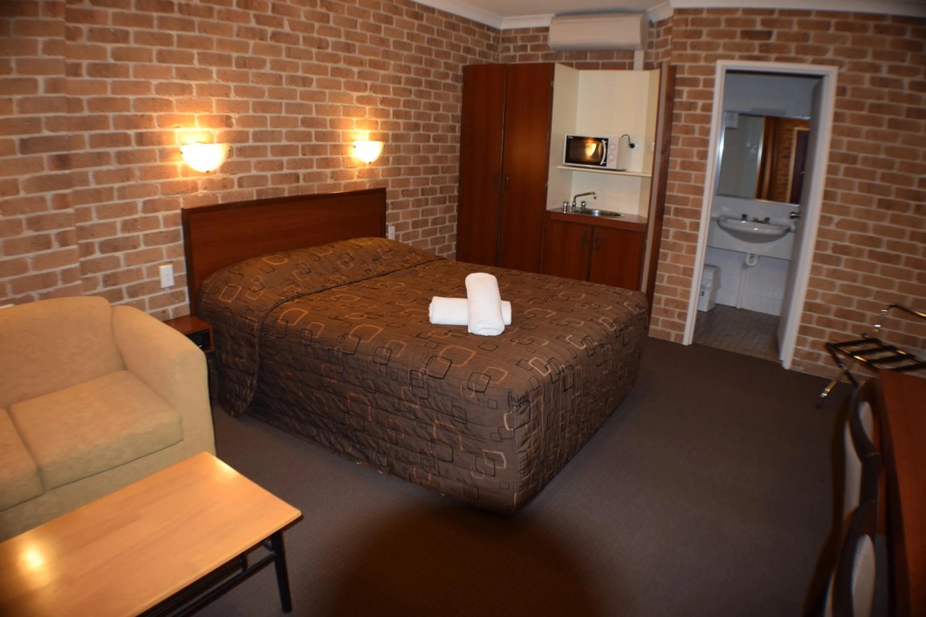 Photo of the whole room, Bed in Acacia Motor Inn