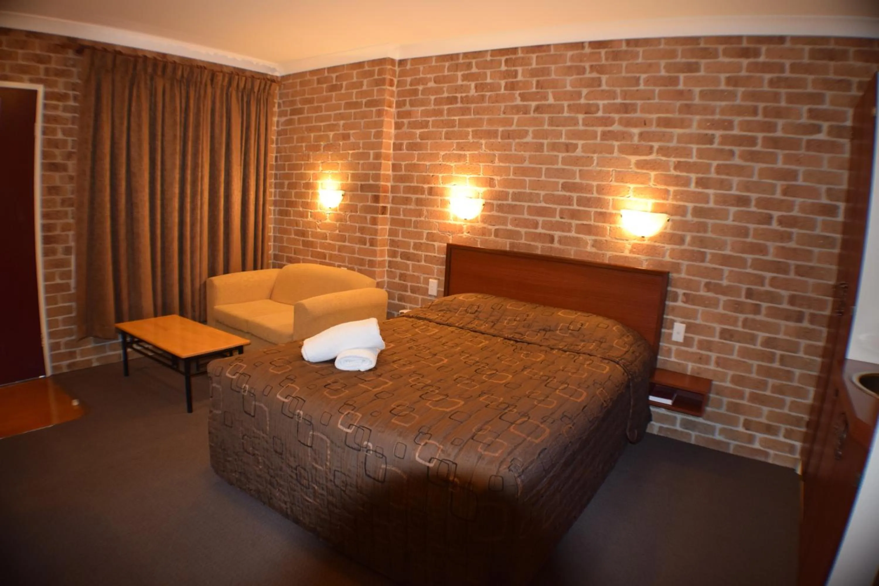 Photo of the whole room, Bed in Acacia Motor Inn