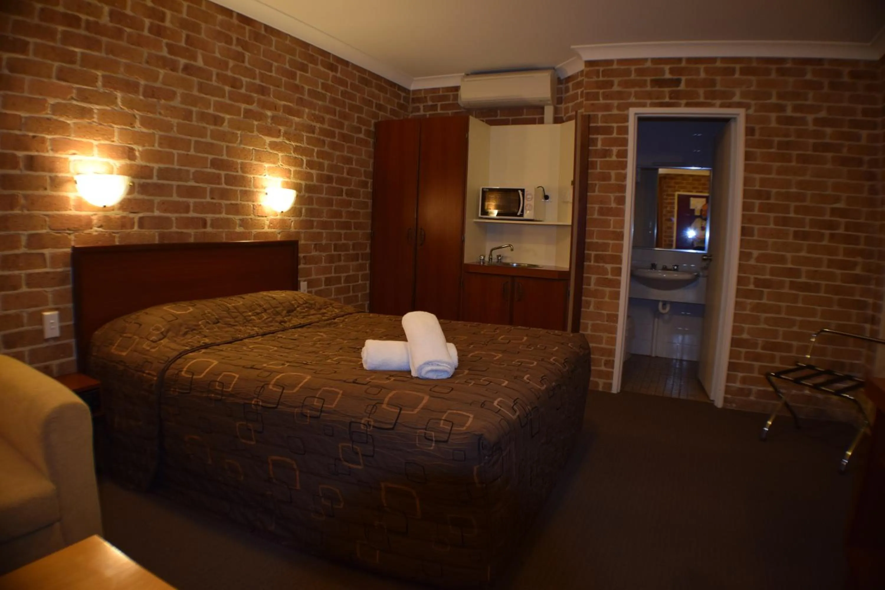 Photo of the whole room, Bed in Acacia Motor Inn