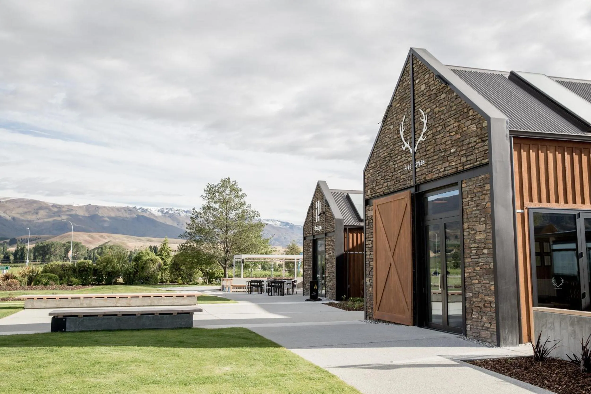 Restaurant/places to eat in The Harvest Hotel