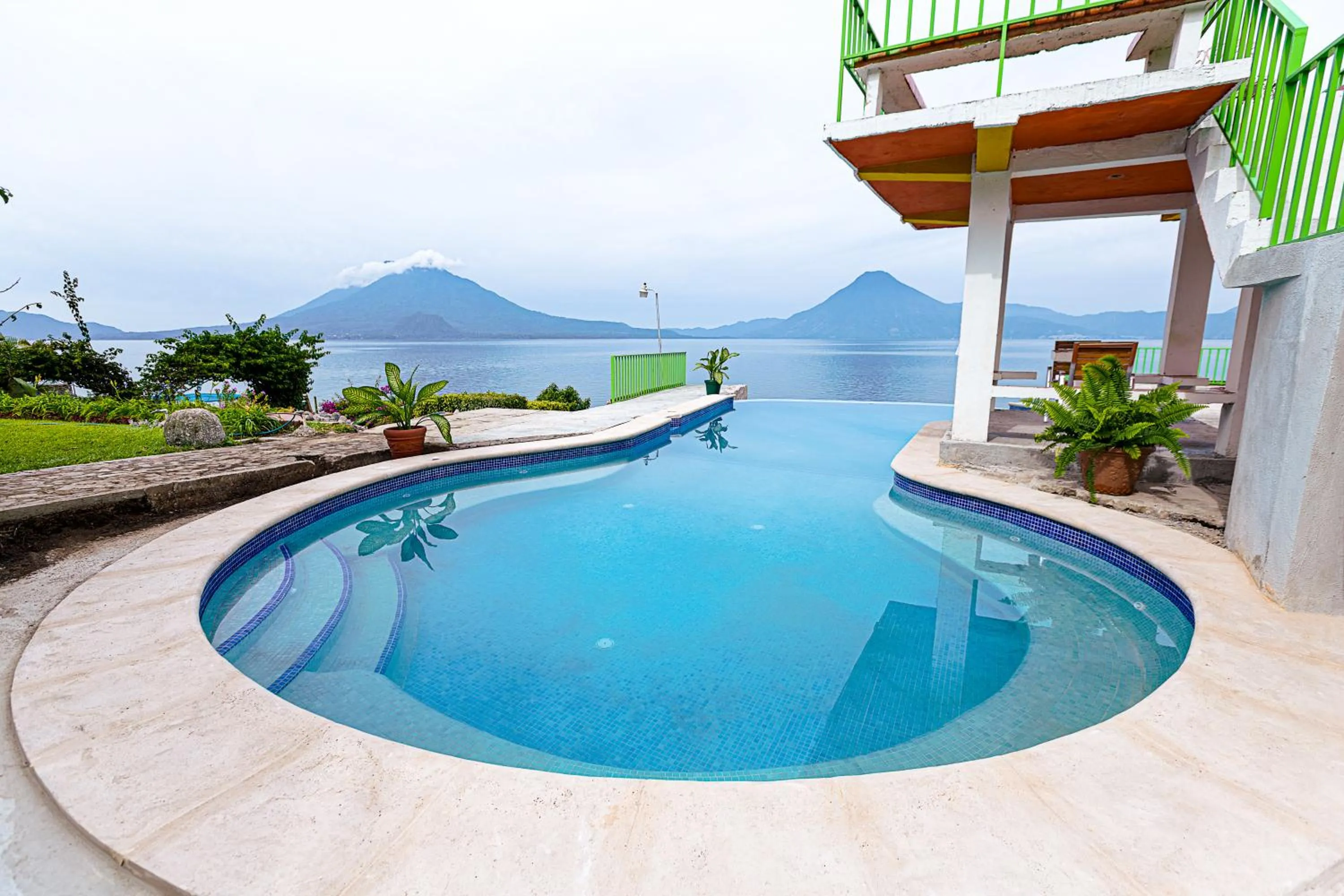 Lake view in Hotel y Centro de Convenciones Jardines del Lago