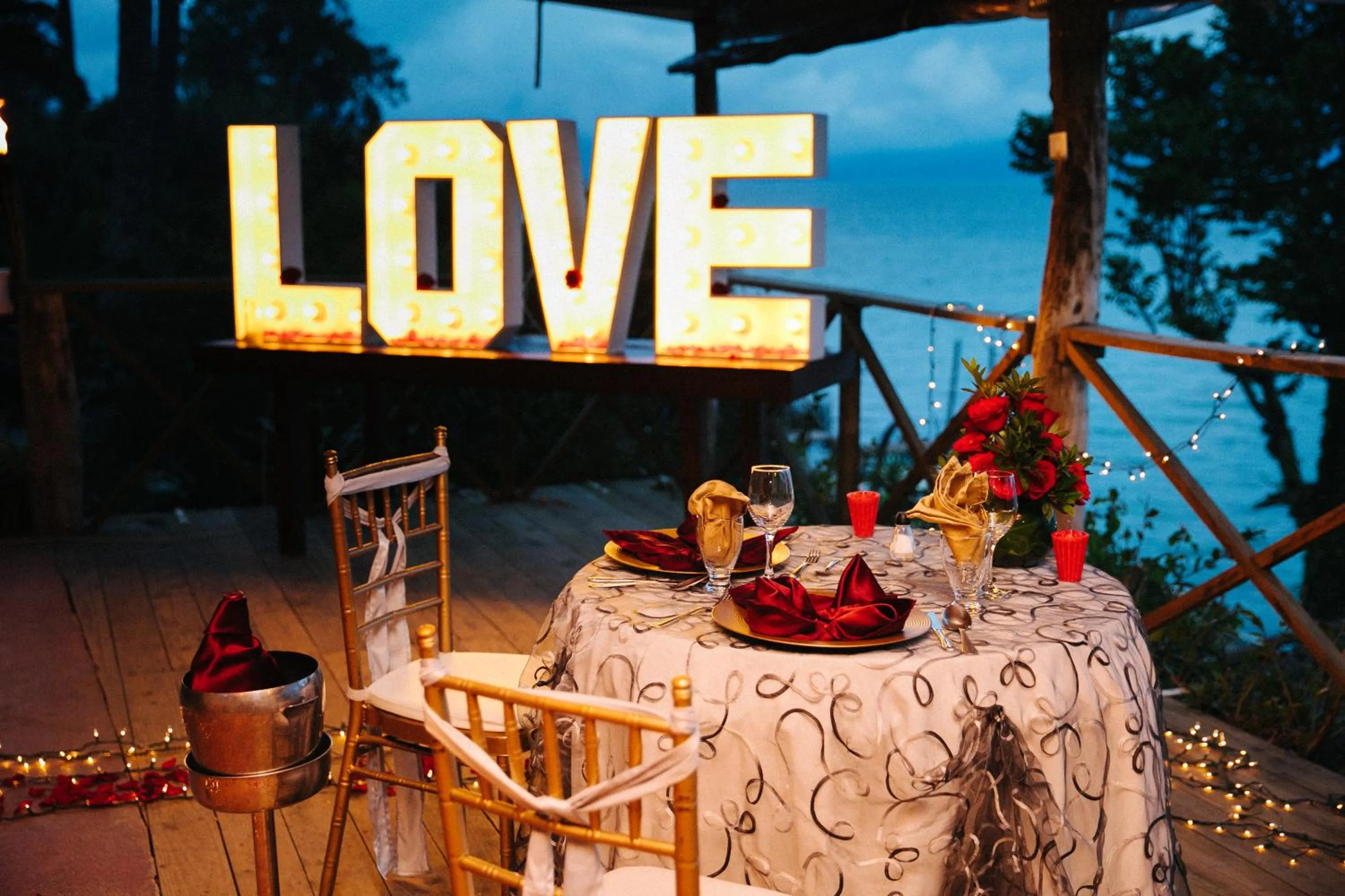 Hotel y Centro de Convenciones Jardines del Lago