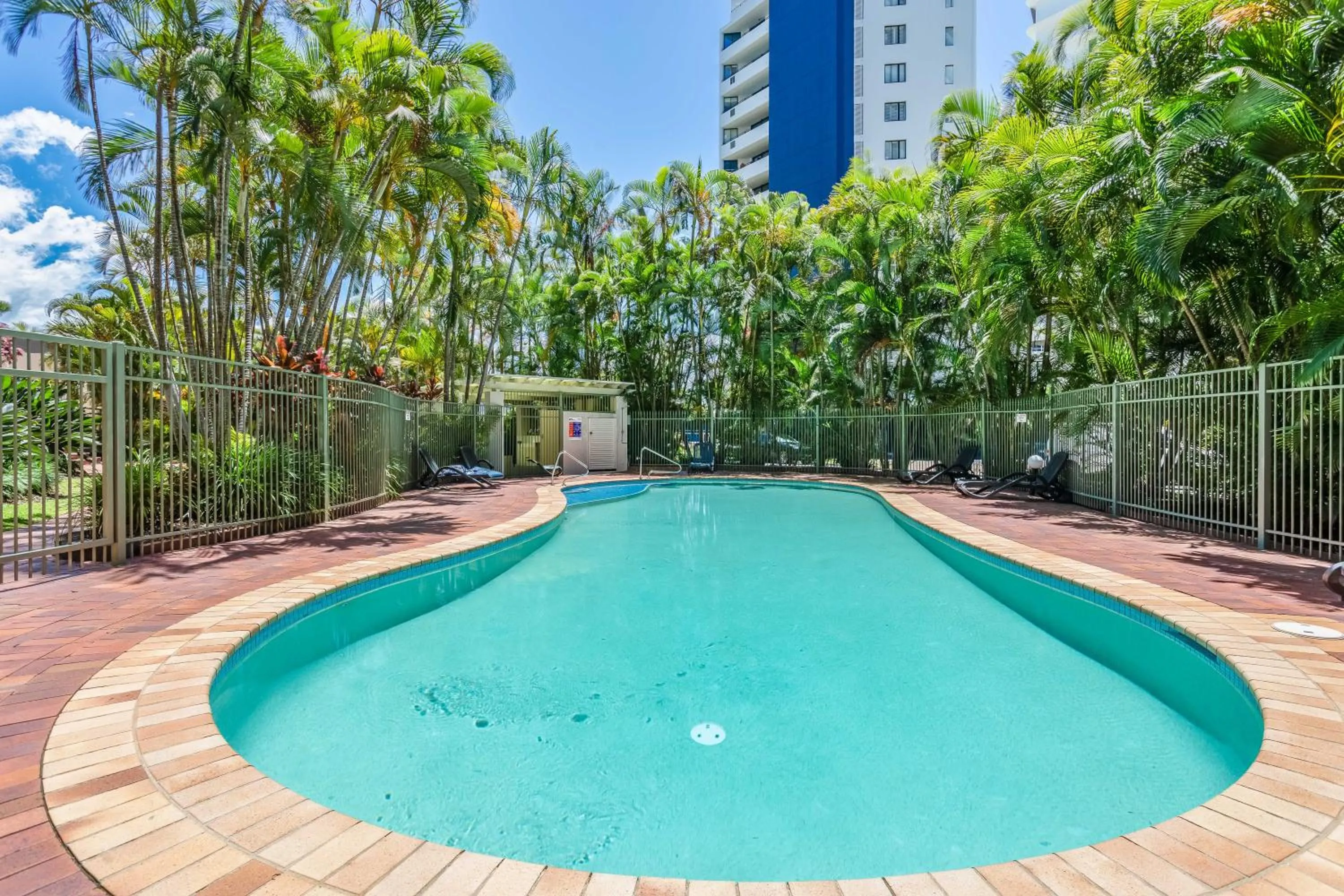 Property building in The Meriton Apartments on Main Beach