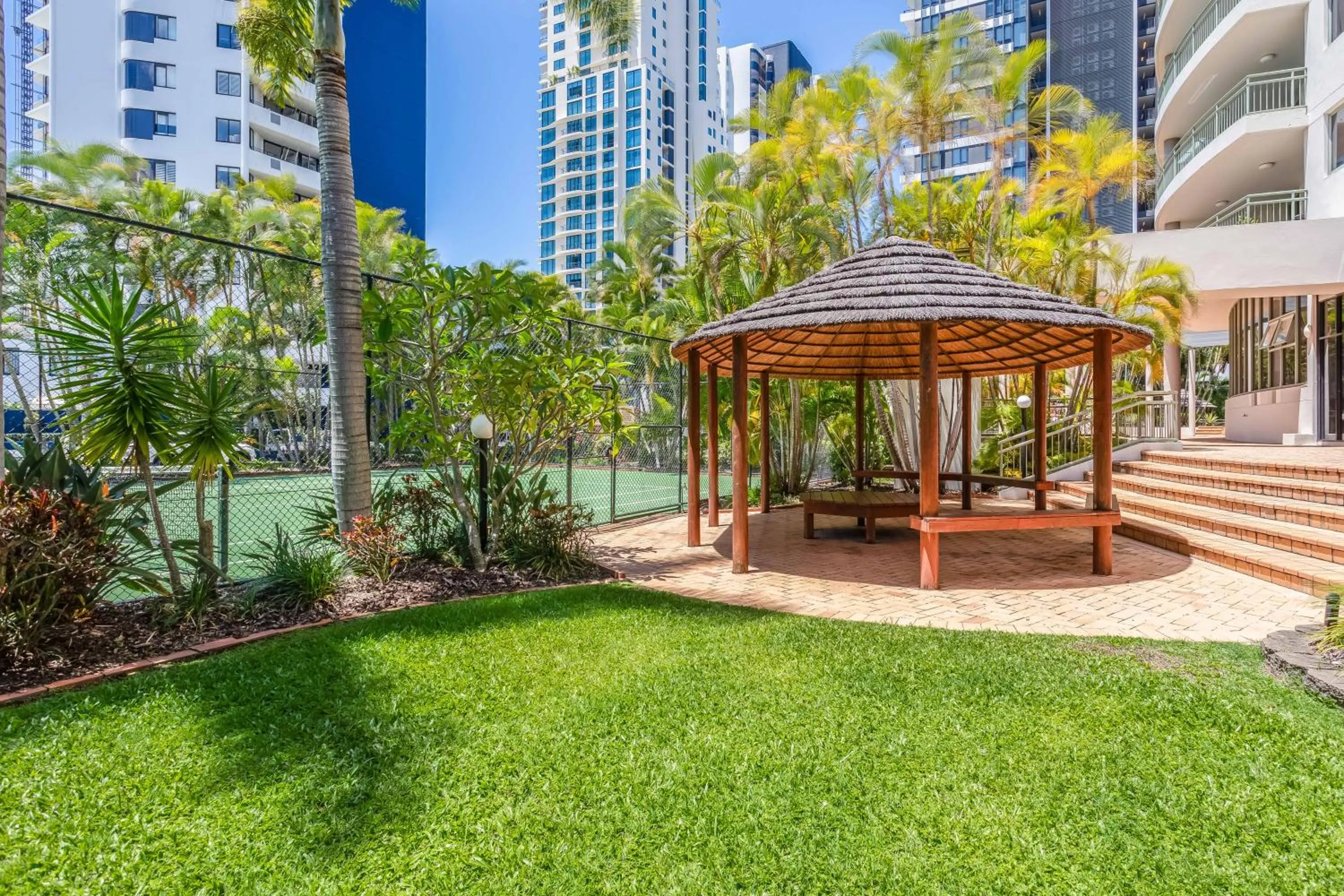 Property building in The Meriton Apartments on Main Beach