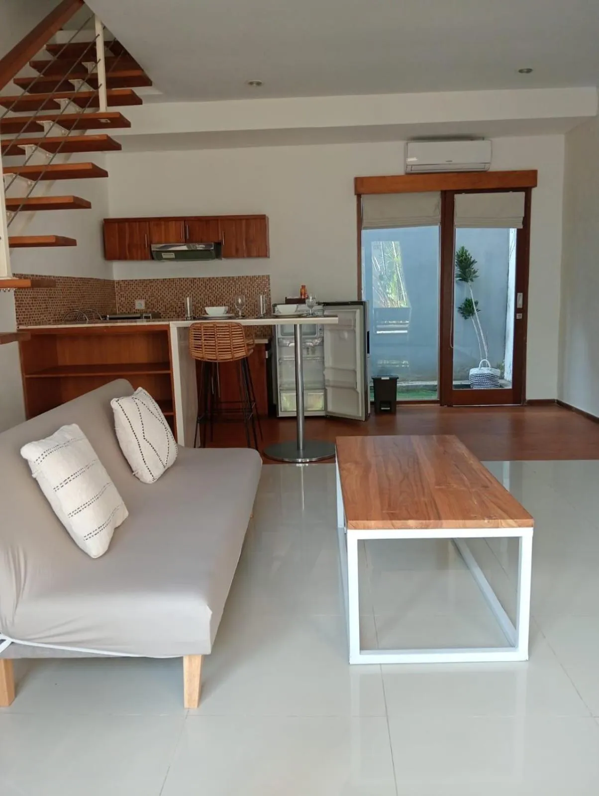 Kitchen or kitchenette in Balcony Living Apartment