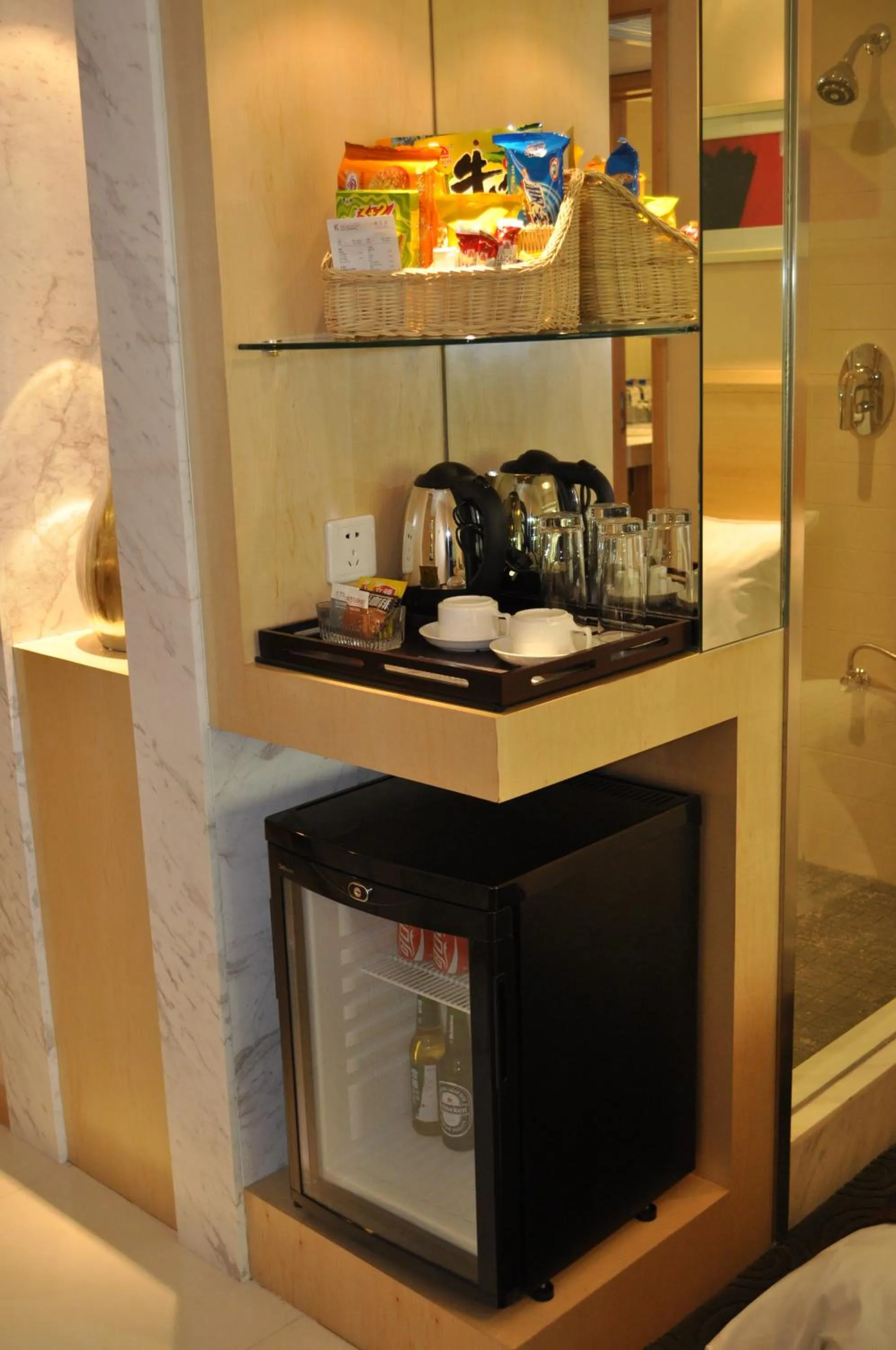 Coffee/tea facilities in Ramada Plaza Shenyang Citycenter