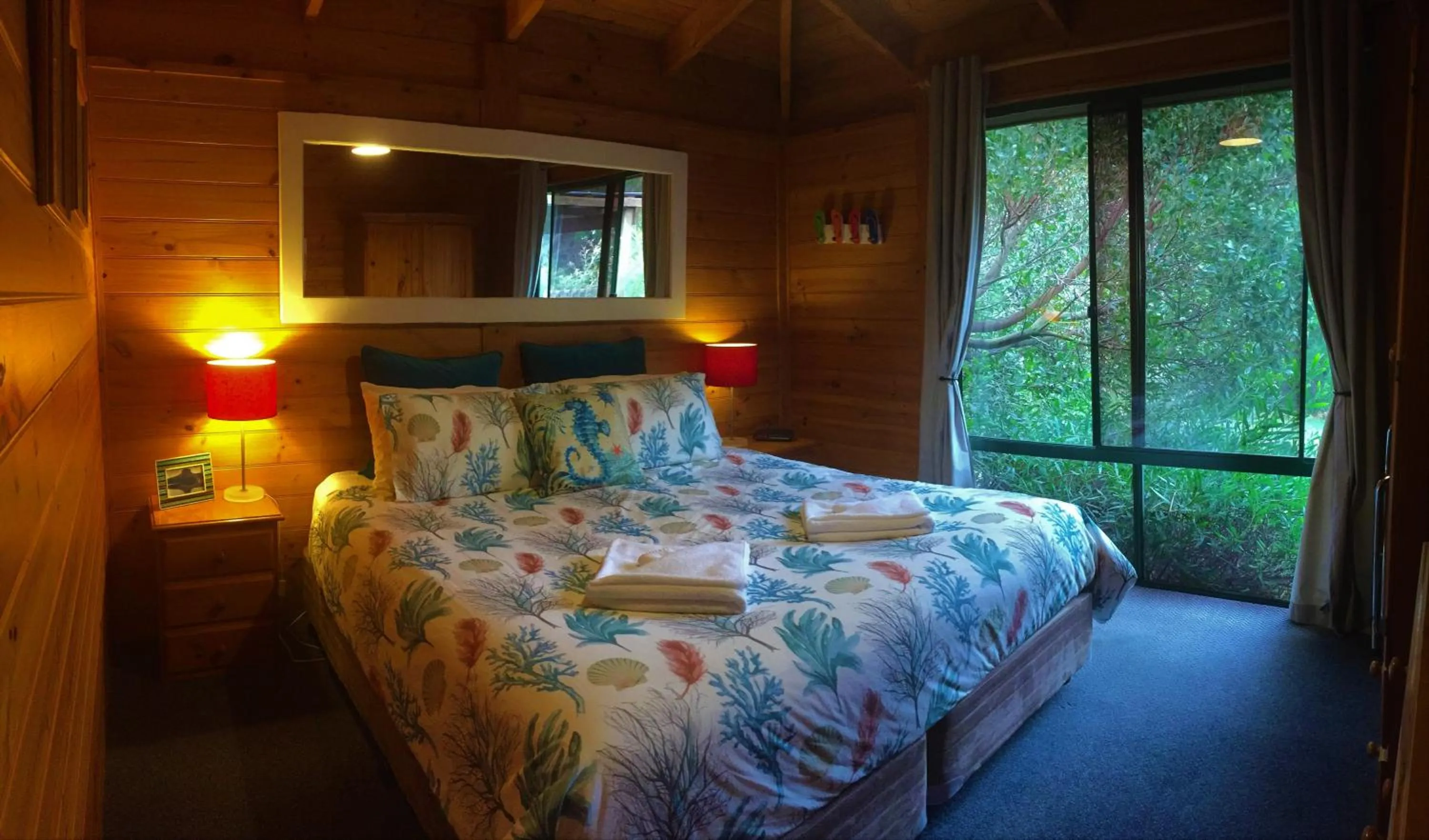 Bedroom, Bed in Sandpiper Ocean Cottages